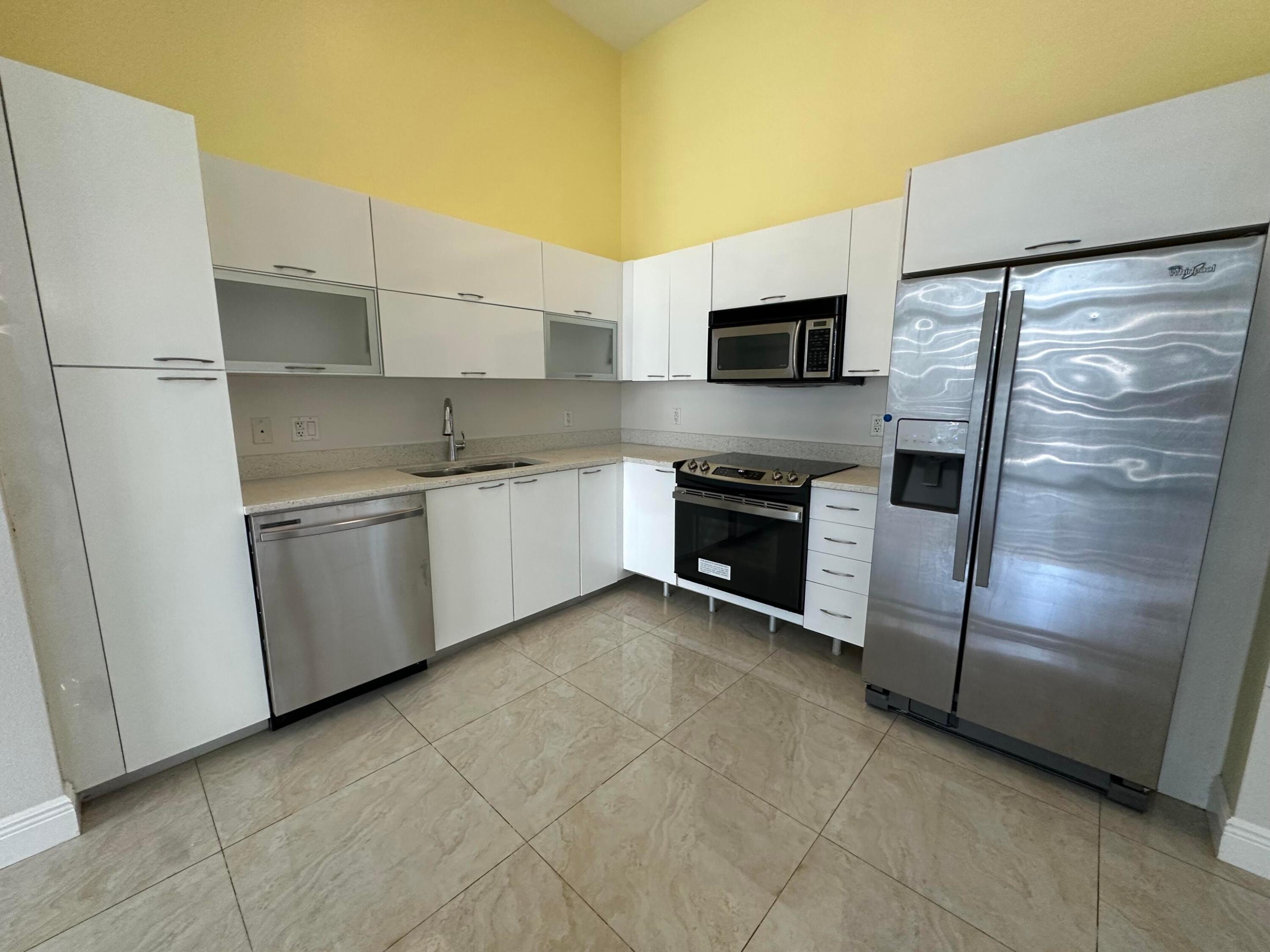 234 NE 3rd #Uph06, Miami FL 33132