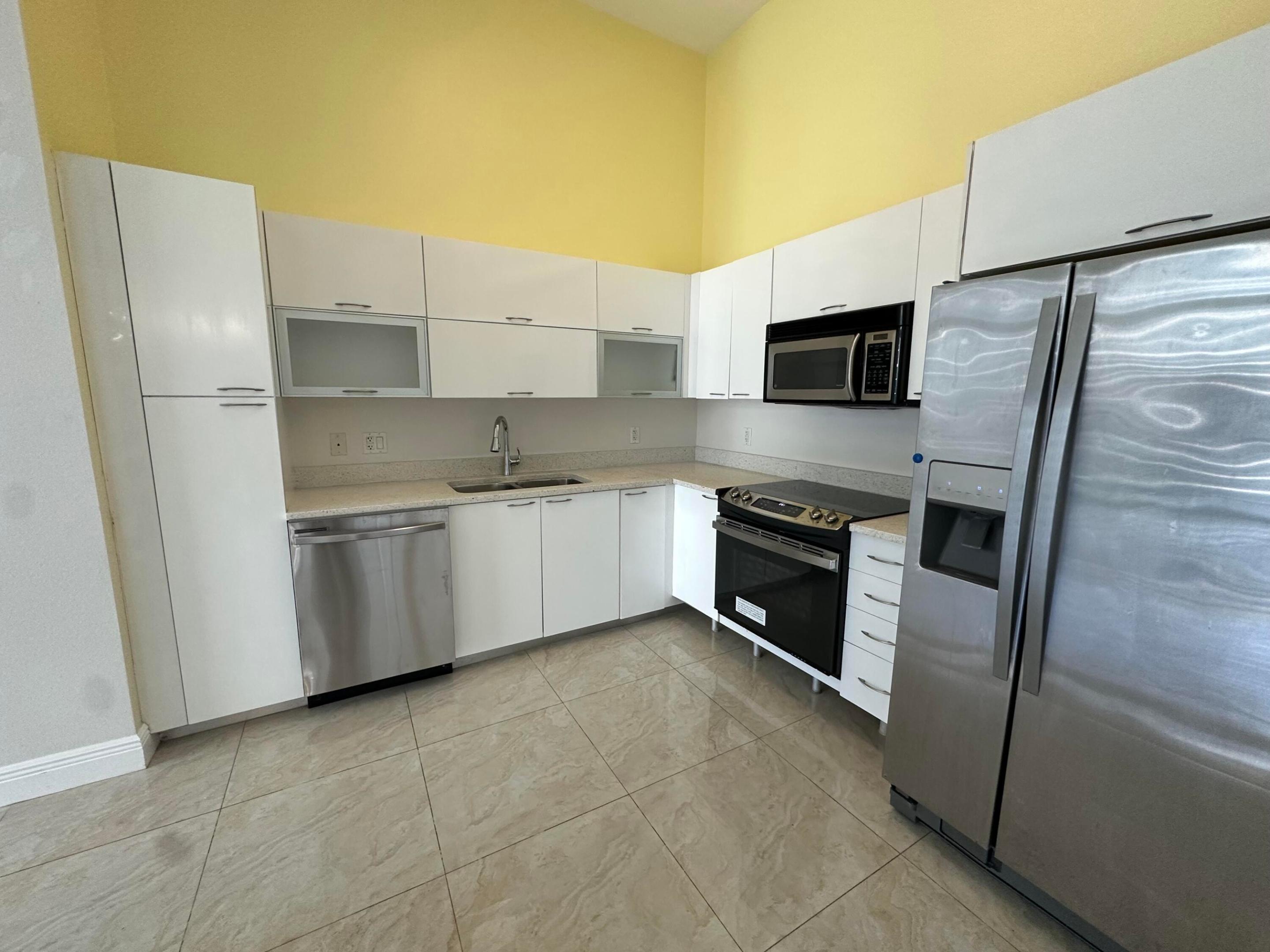234 NE 3rd #Uph06, Miami FL 33132
