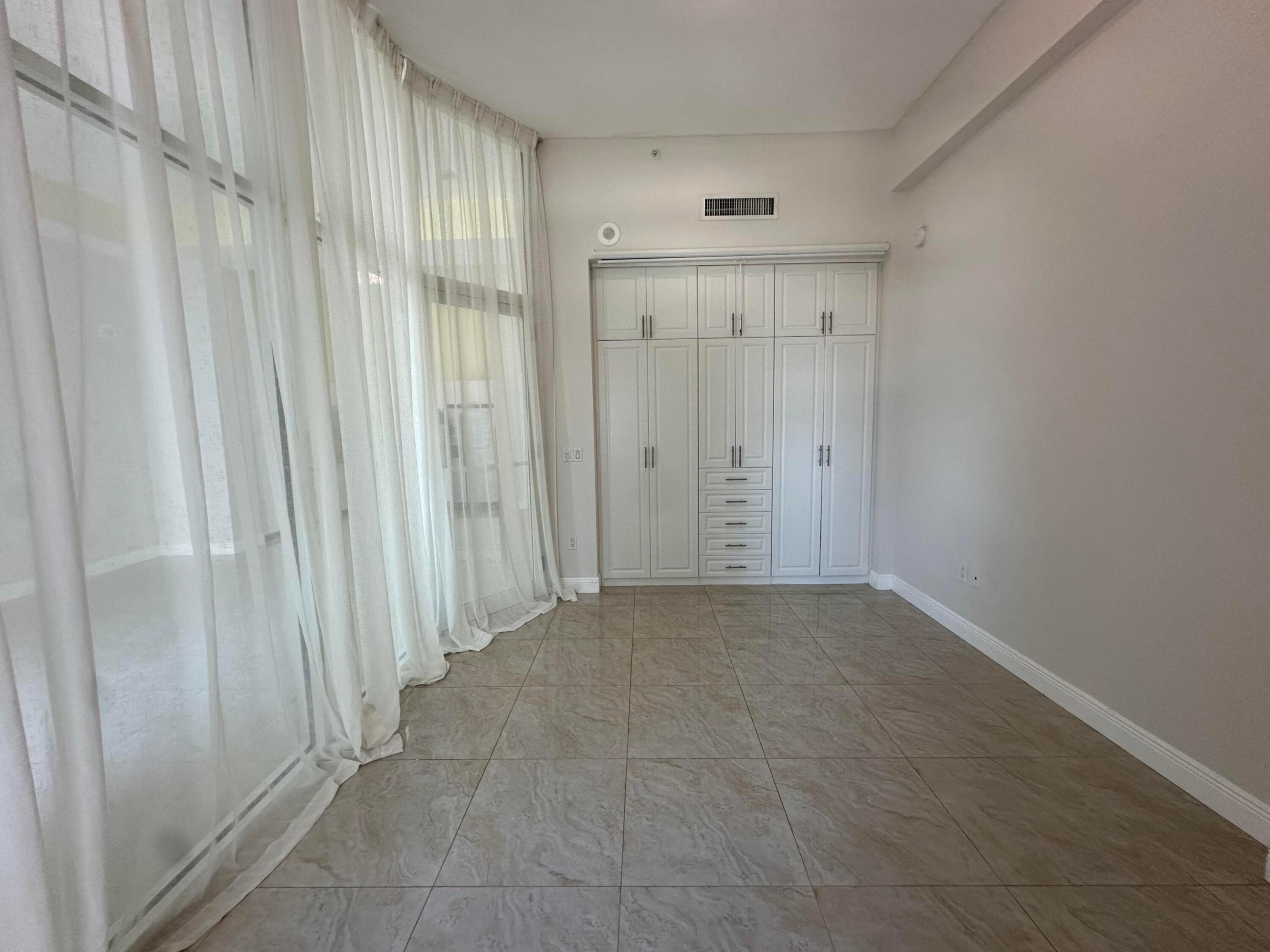 234 NE 3rd #Uph06, Miami FL 33132