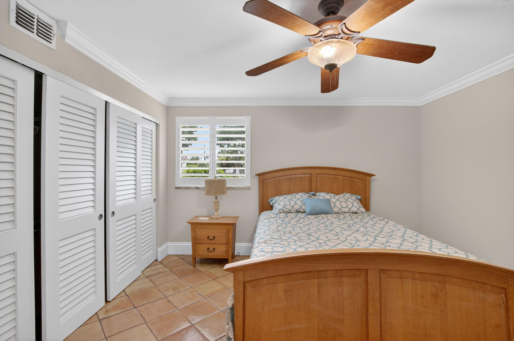 1202 S Lake #105, Lantana FL 33462