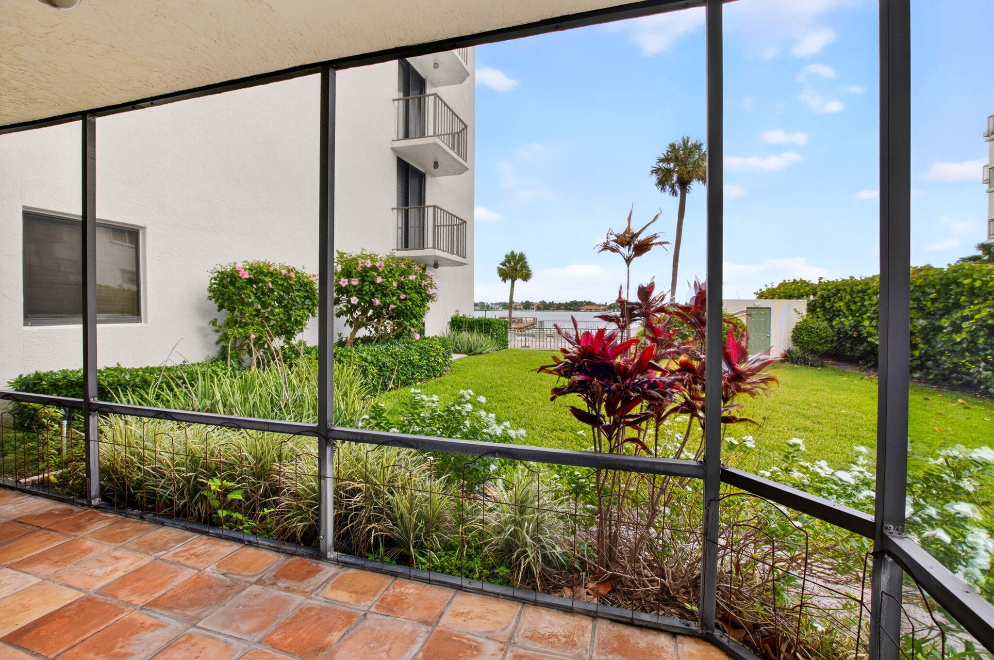 1202 S Lake #105, Lantana FL 33462