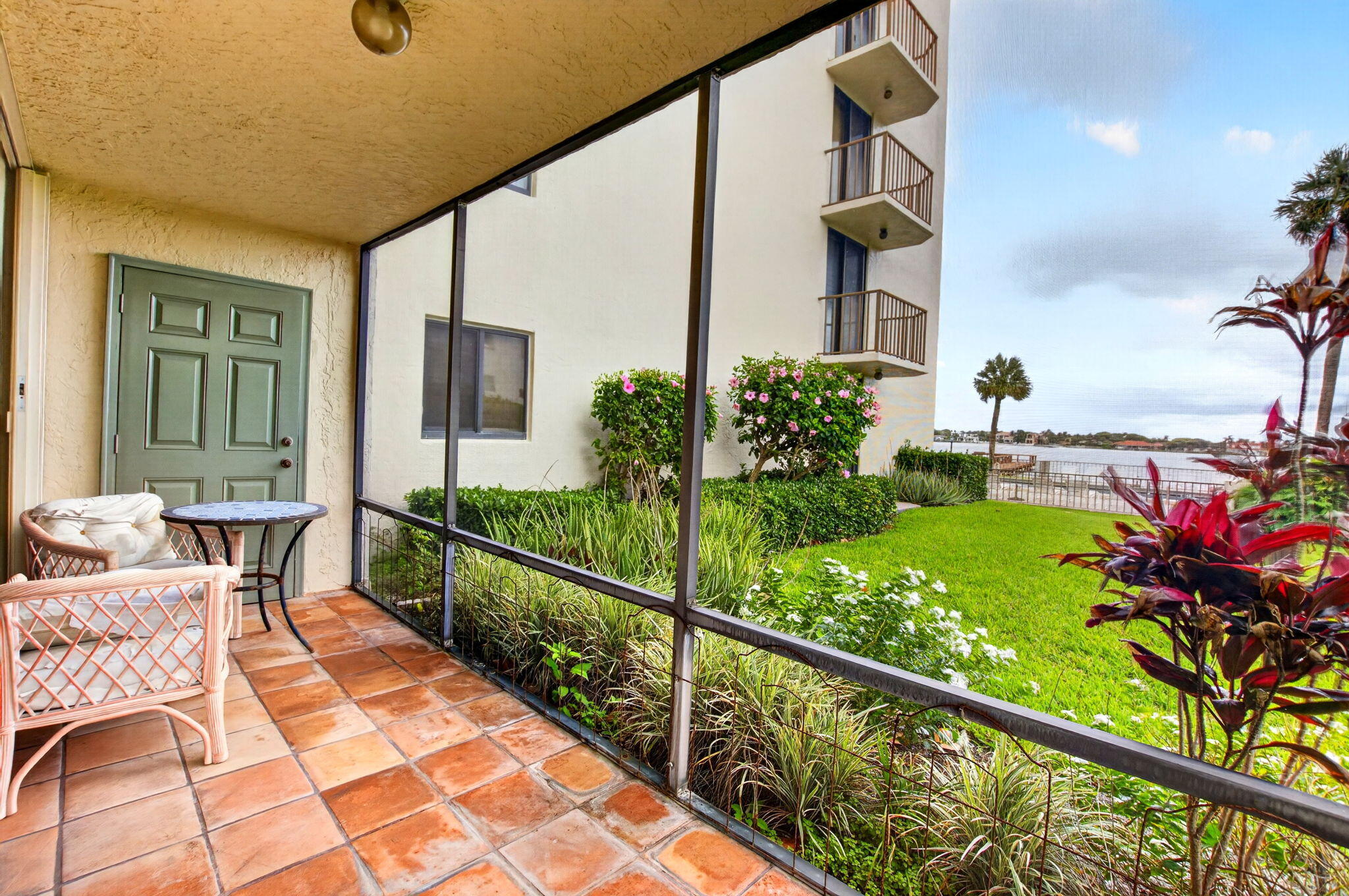1202 S Lake #105, Lantana FL 33462