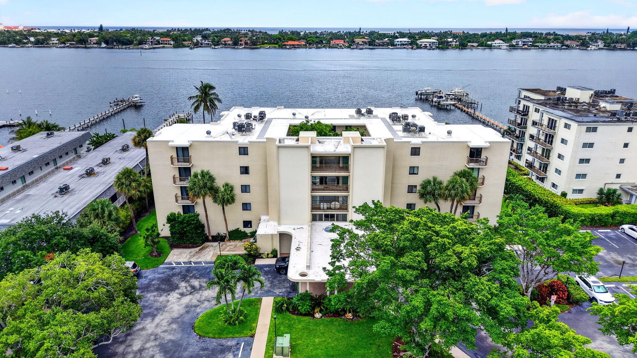 1202 S Lake #105, Lantana FL 33462