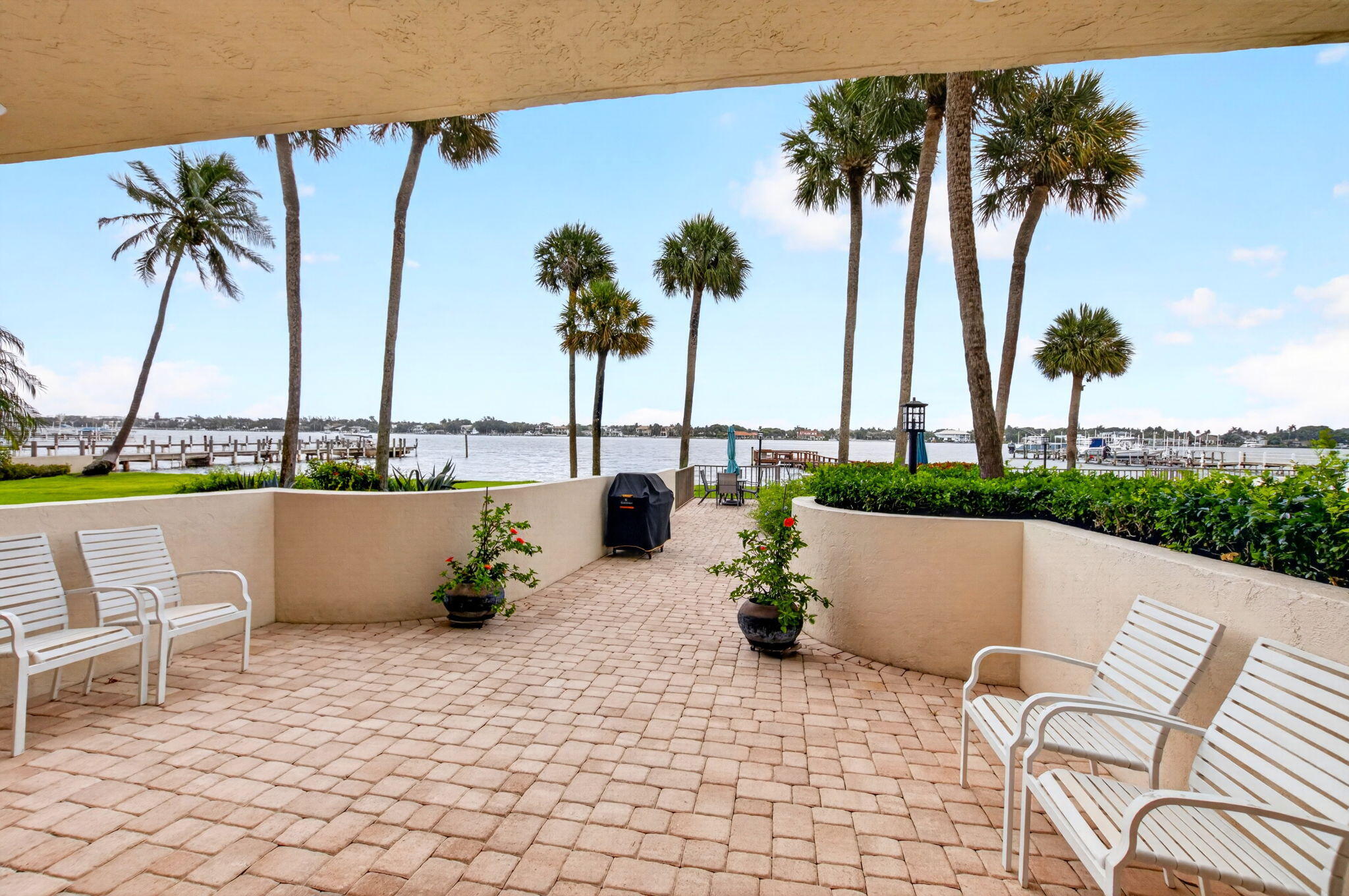1202 S Lake #105, Lantana FL 33462