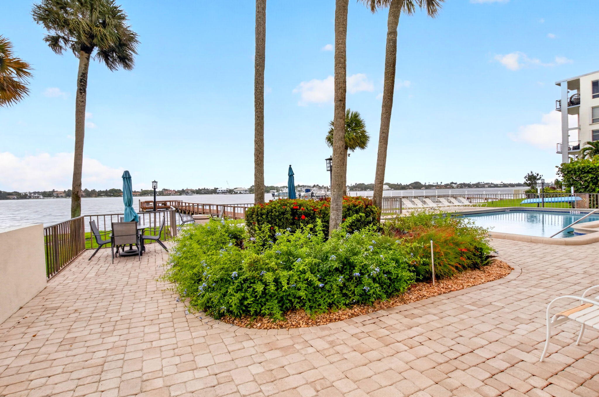 1202 S Lake #105, Lantana FL 33462