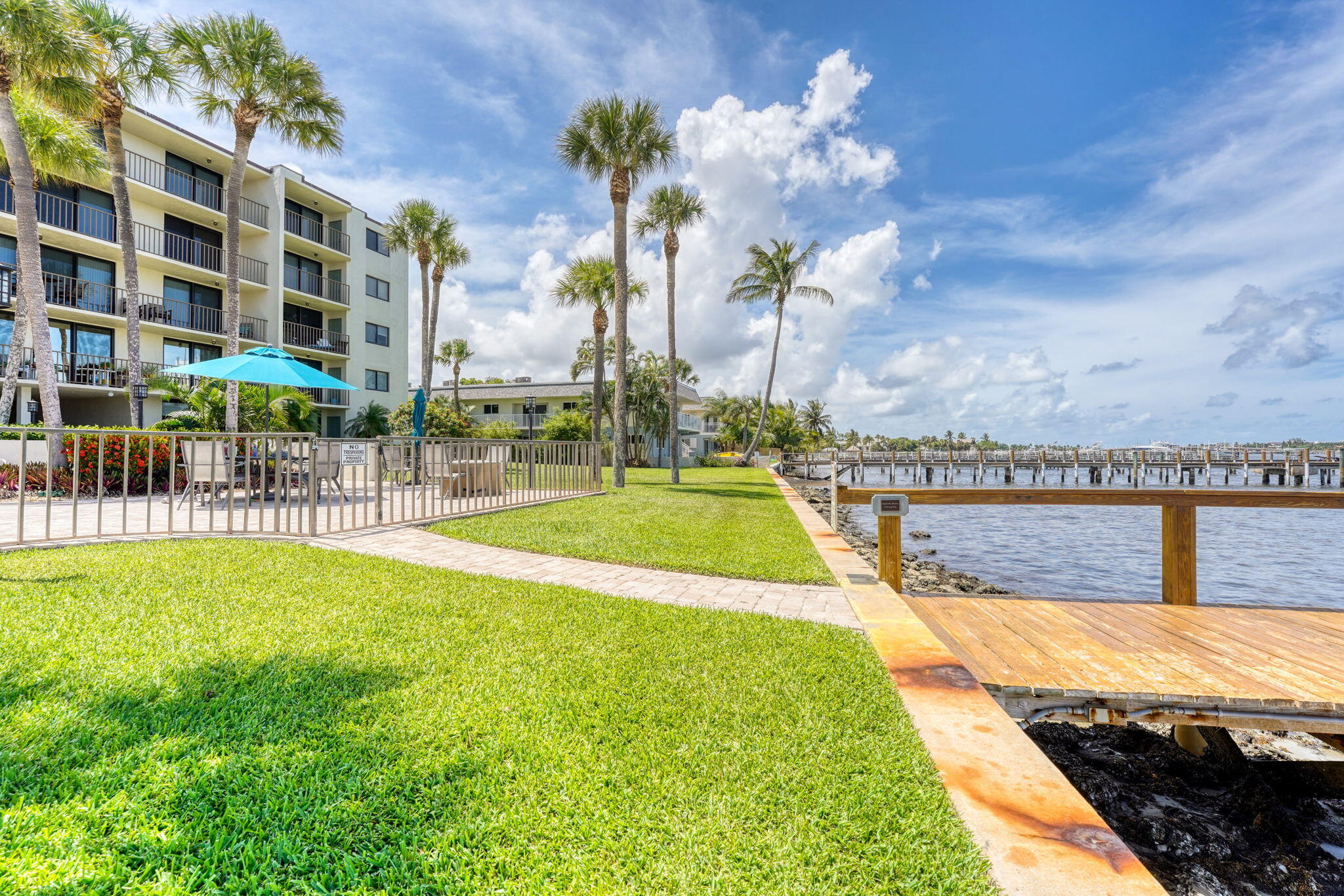 1202 S Lake #105, Lantana FL 33462