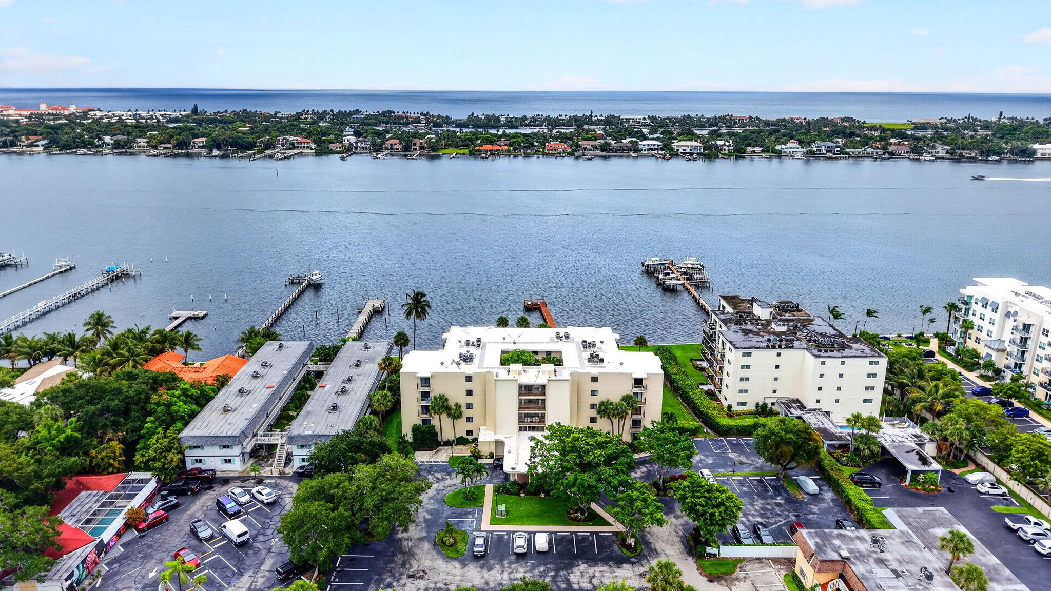 1202 S Lake #105, Lantana FL 33462