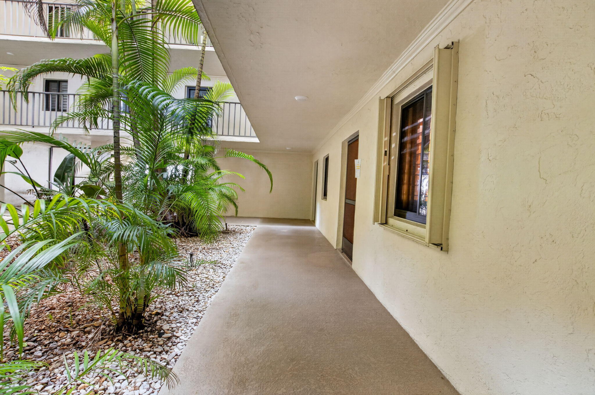 1202 S Lake #105, Lantana FL 33462