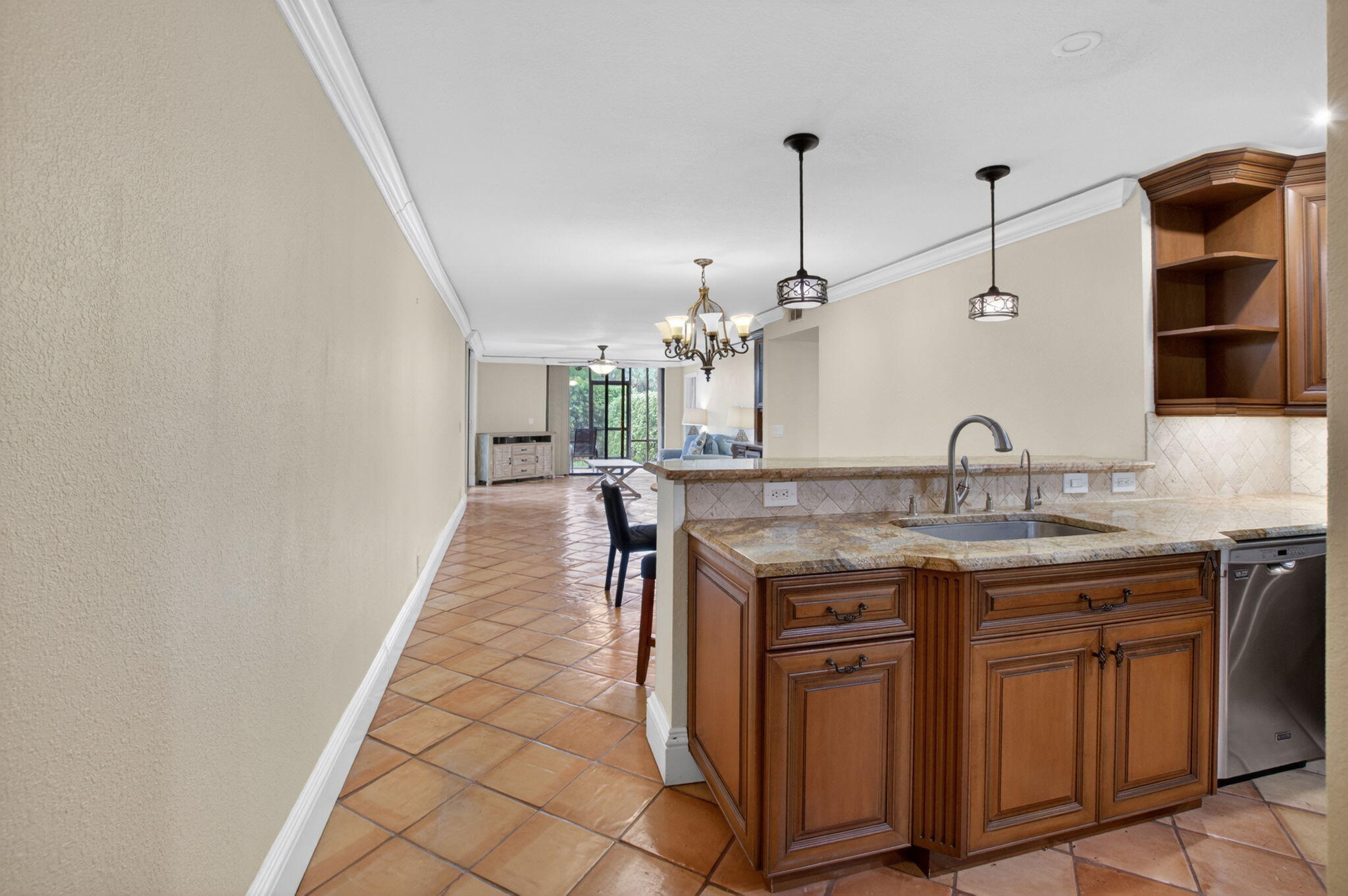 1202 S Lake #105, Lantana FL 33462
