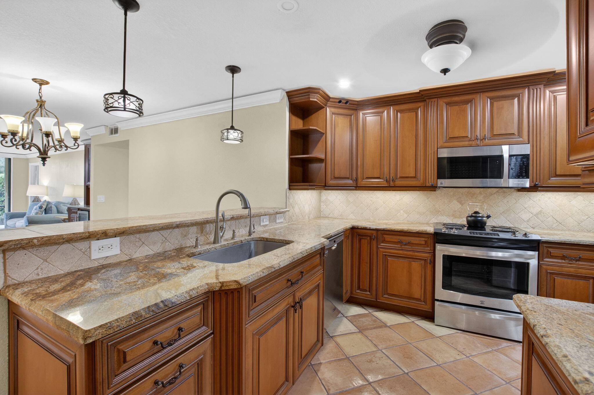 1202 S Lake #105, Lantana FL 33462