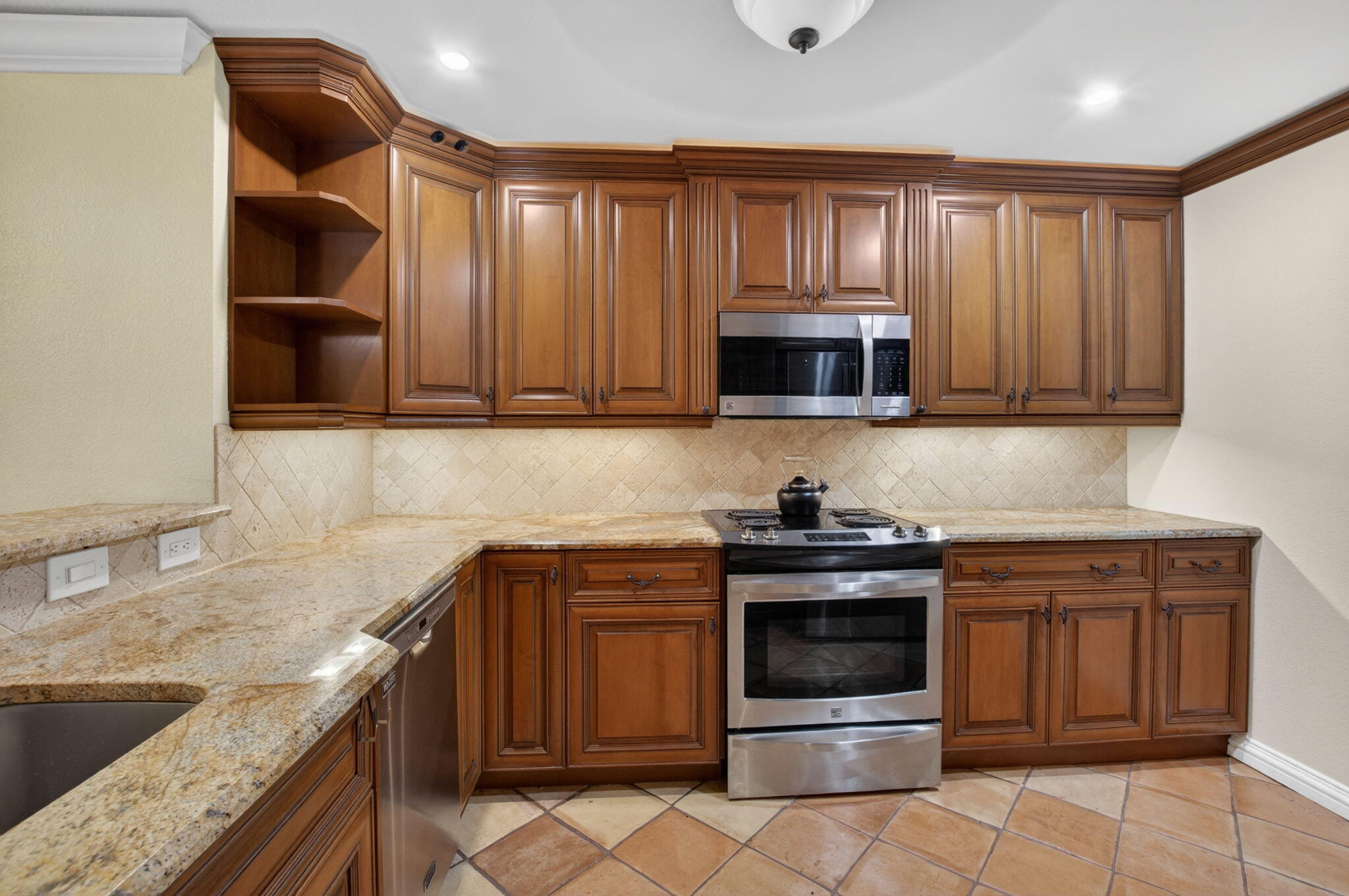 1202 S Lake #105, Lantana FL 33462