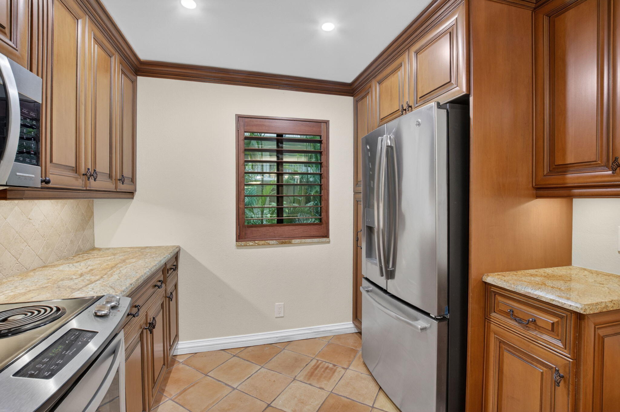 1202 S Lake #105, Lantana FL 33462