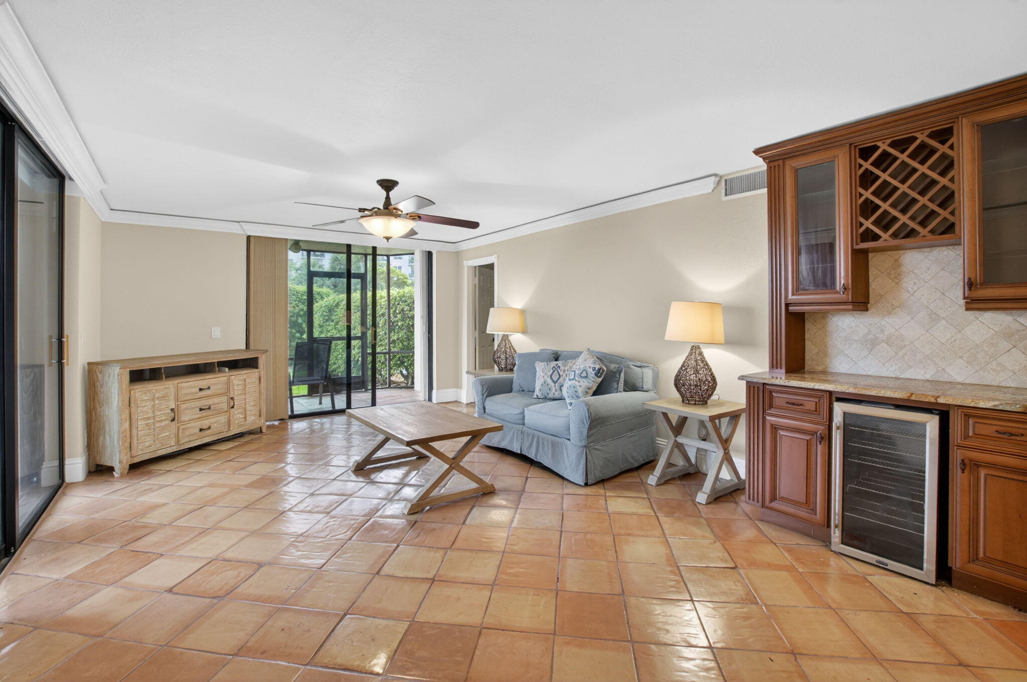 1202 S Lake #105, Lantana FL 33462
