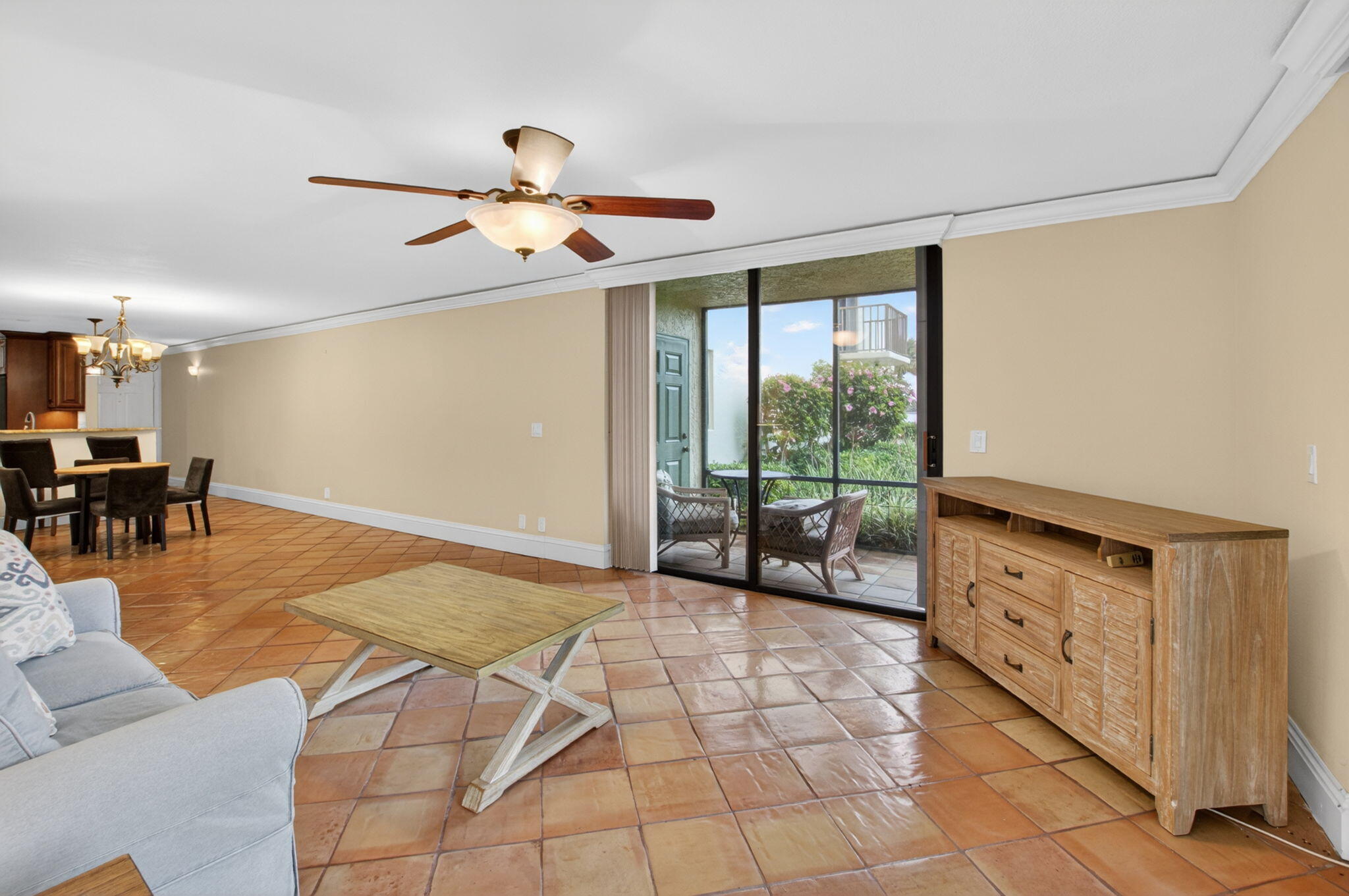 1202 S Lake #105, Lantana FL 33462