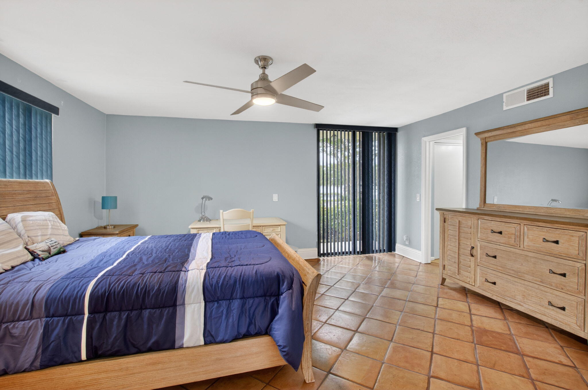 1202 S Lake #105, Lantana FL 33462