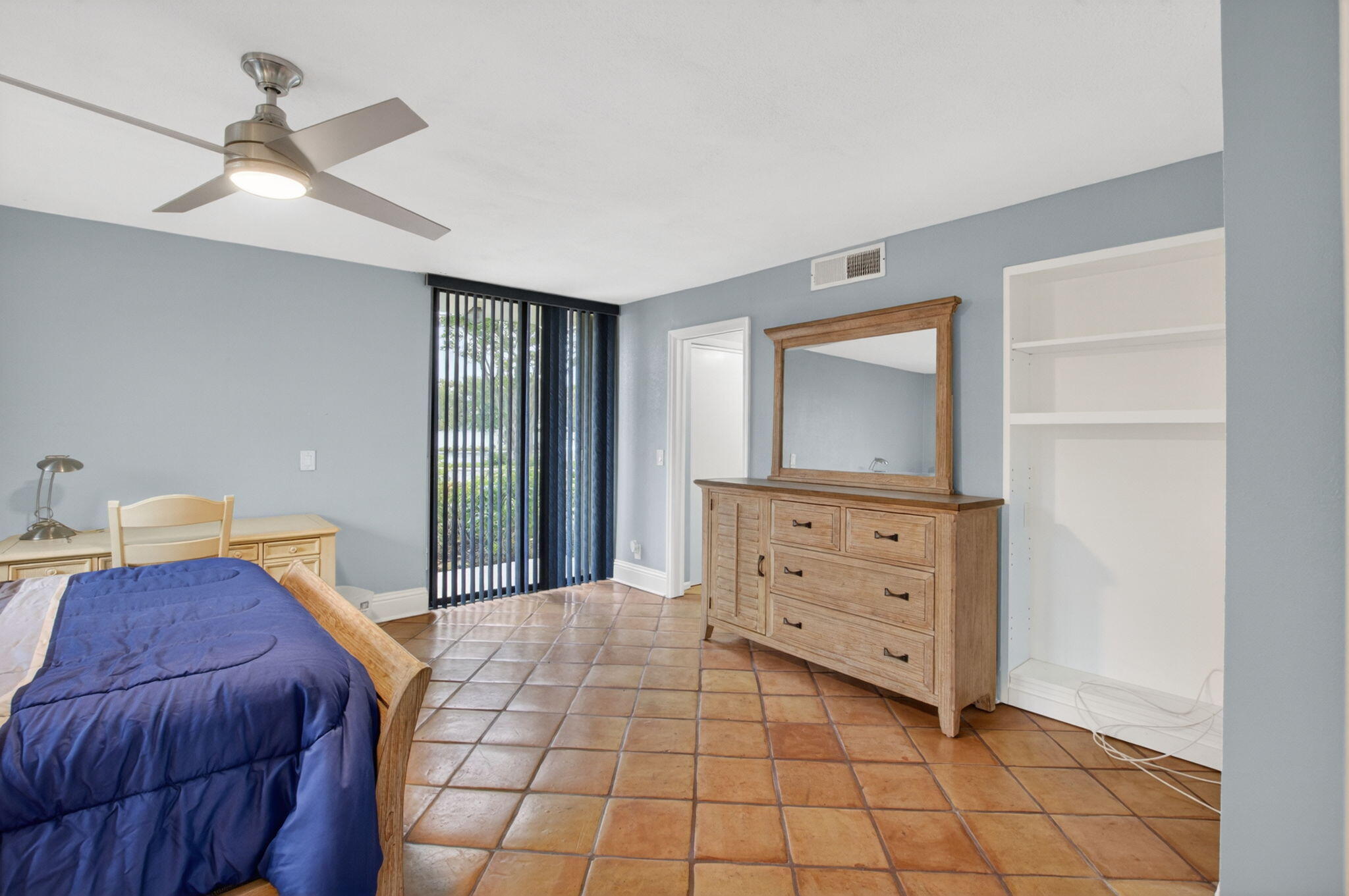 1202 S Lake #105, Lantana FL 33462