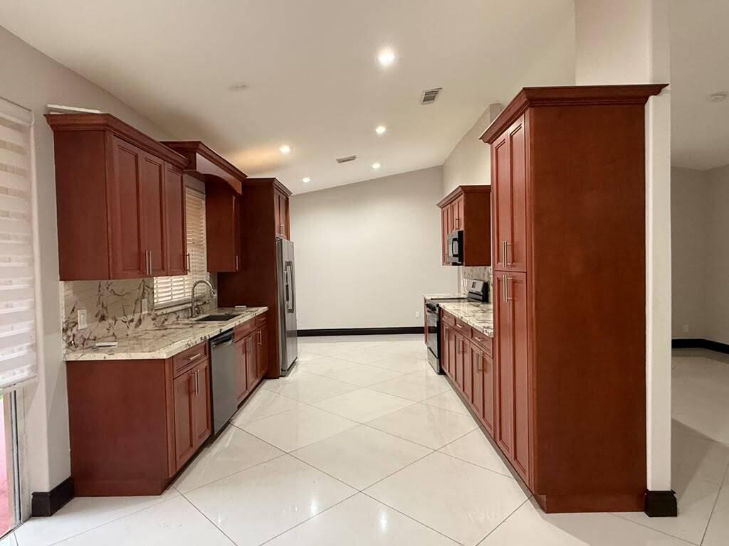 9141 NW 152nd, Miami Lakes FL 33018