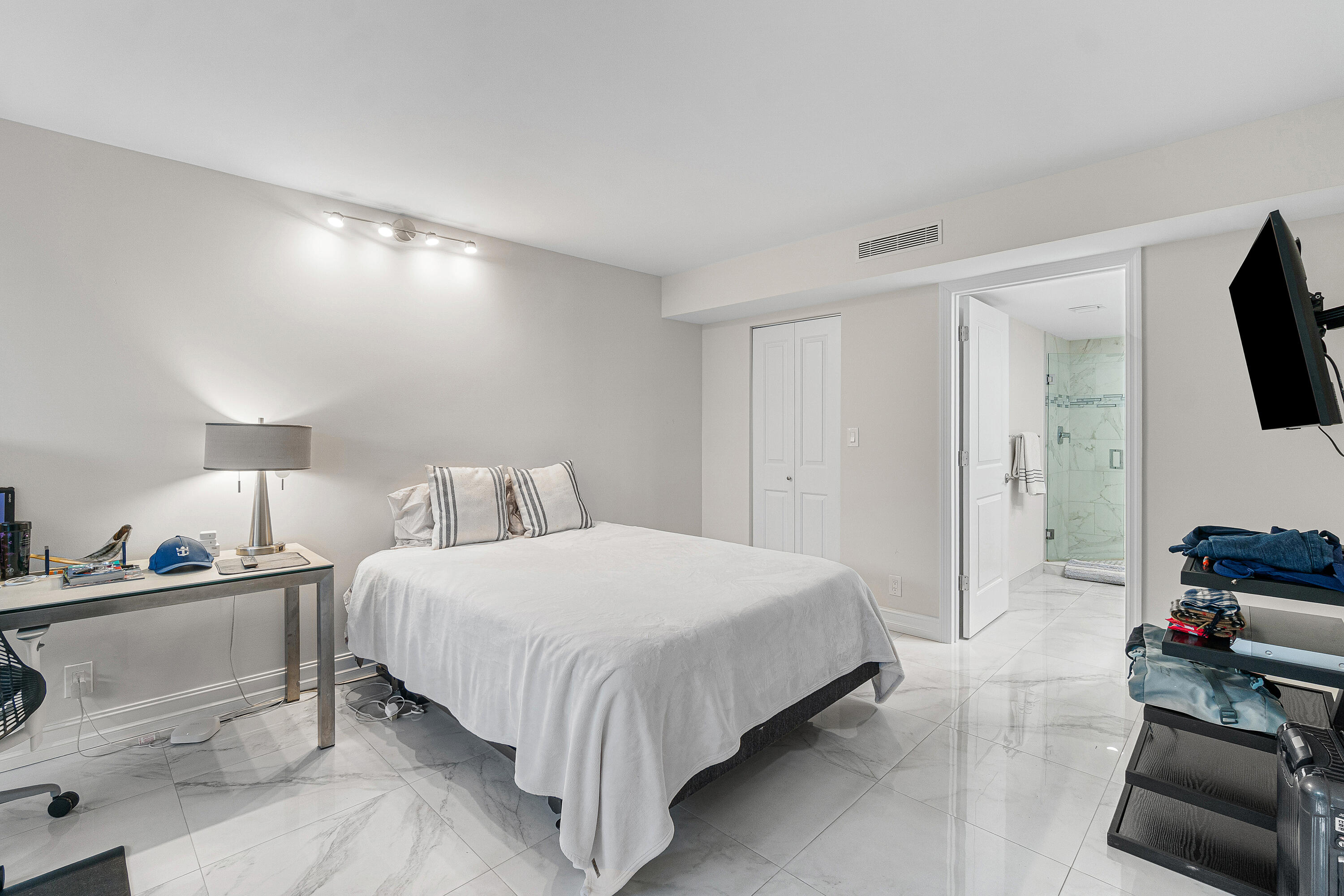 7768 Lakeside #533, Boca Raton FL 33434