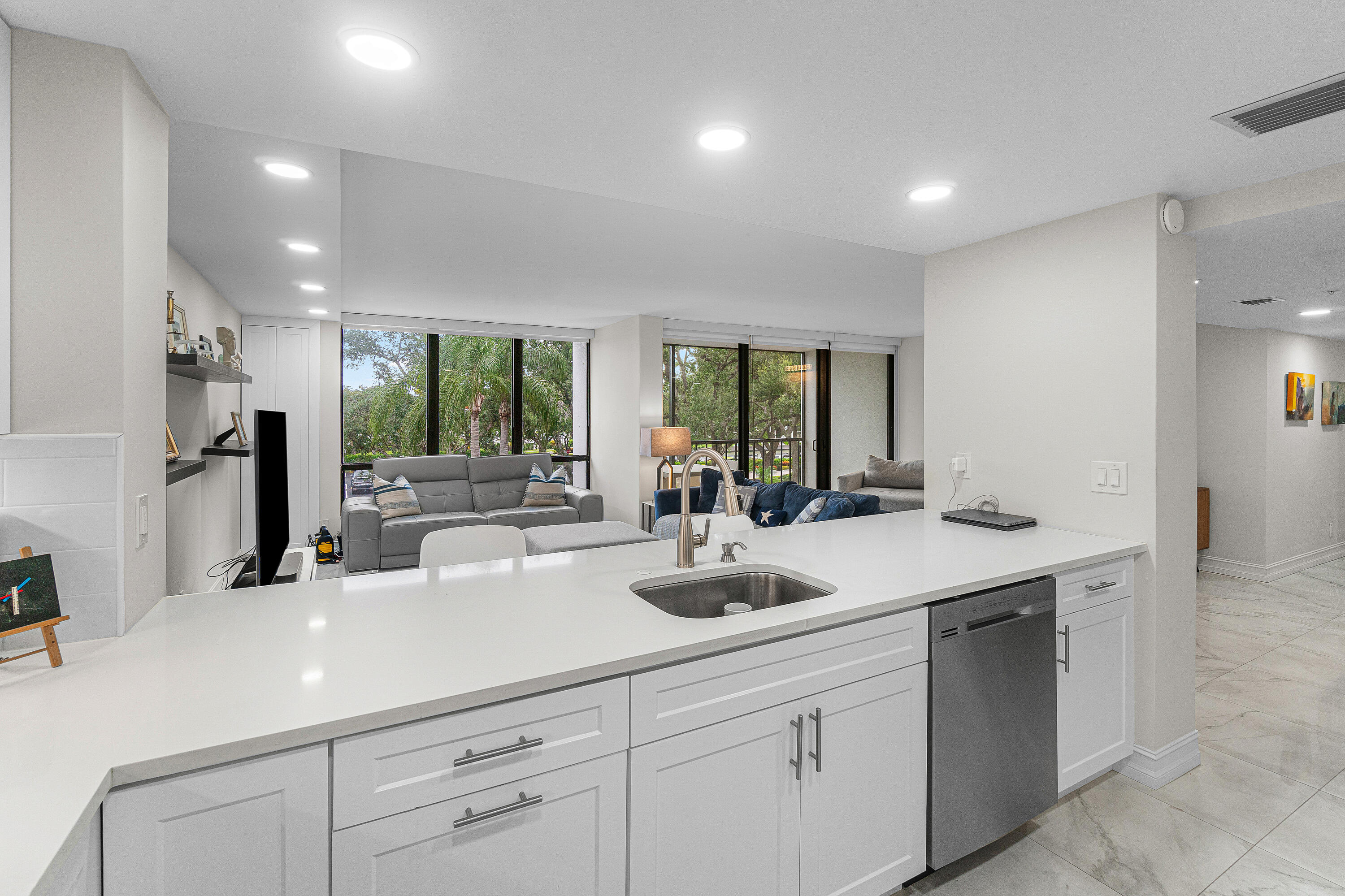 7768 Lakeside #533, Boca Raton FL 33434