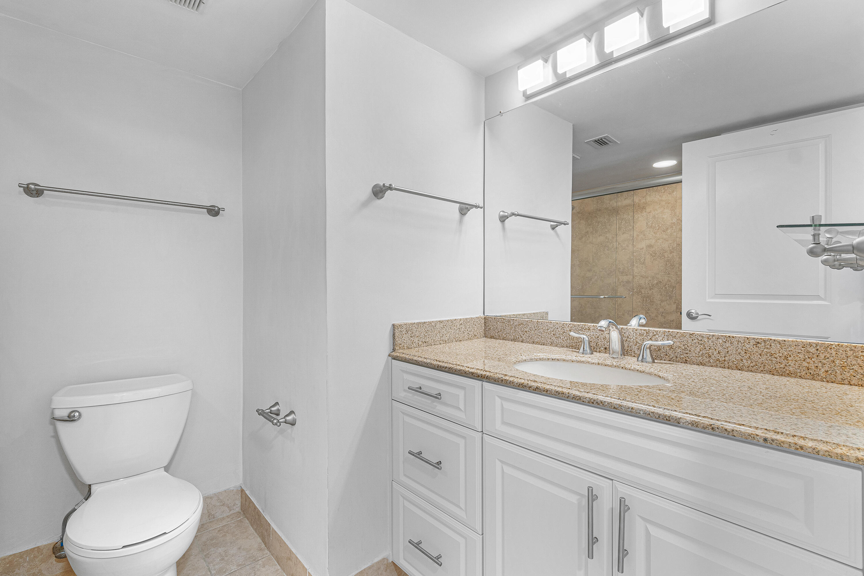 7768 Lakeside #533, Boca Raton FL 33434