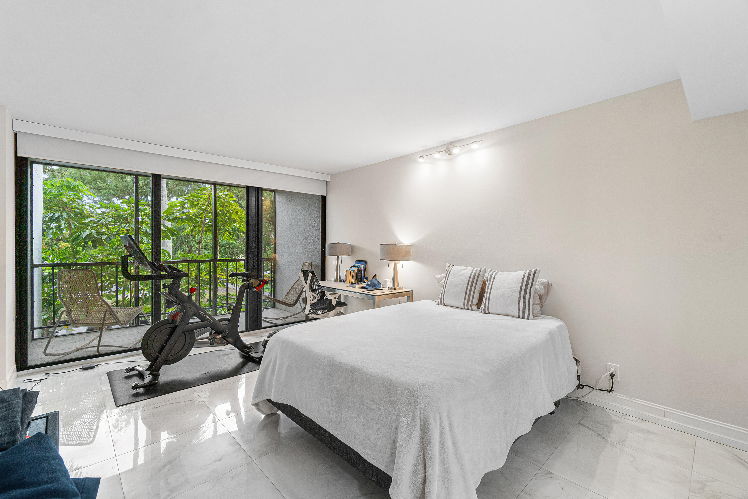 7768 Lakeside #533, Boca Raton FL 33434
