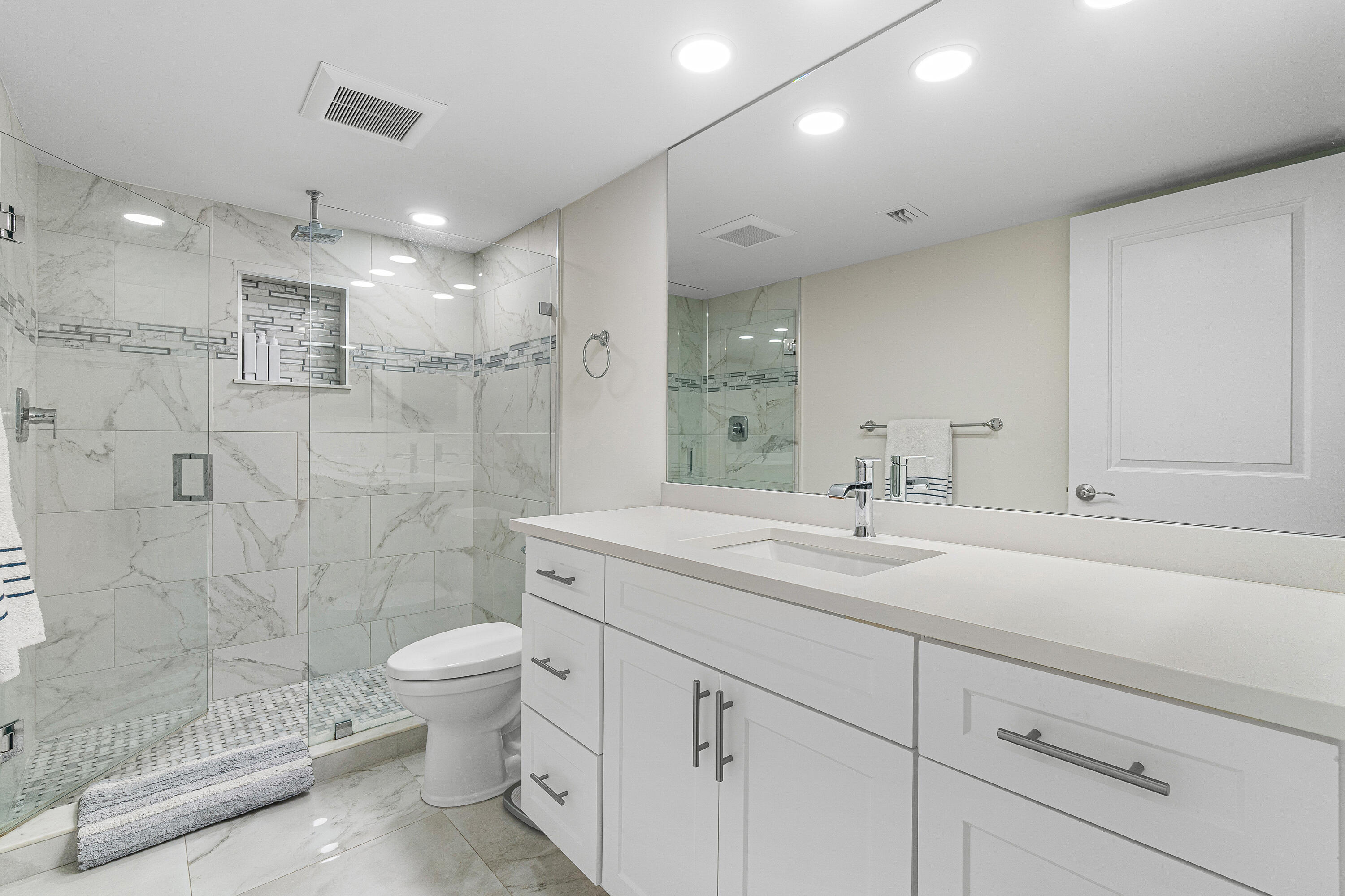 7768 Lakeside #533, Boca Raton FL 33434