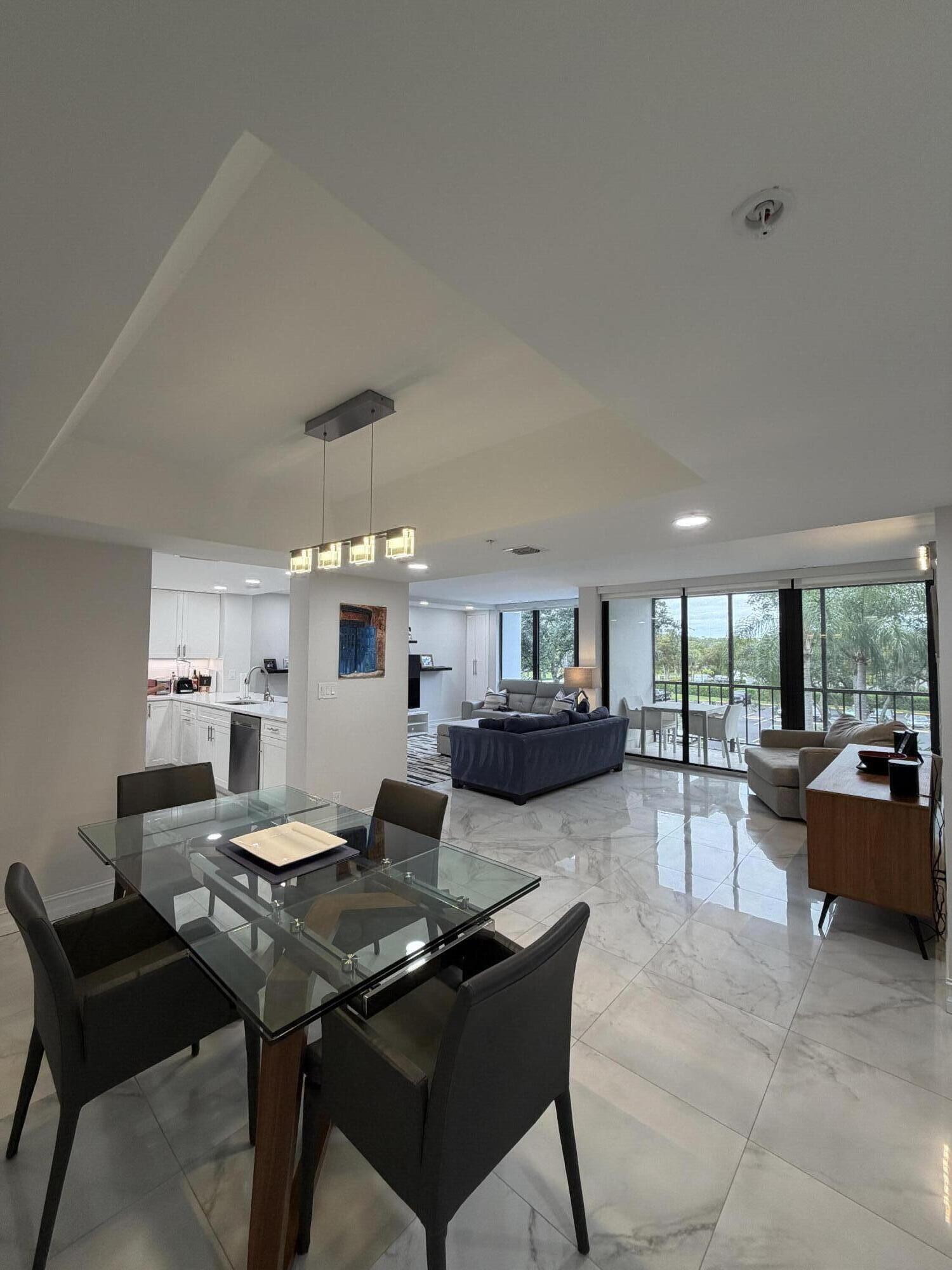 7768 Lakeside #533, Boca Raton FL 33434