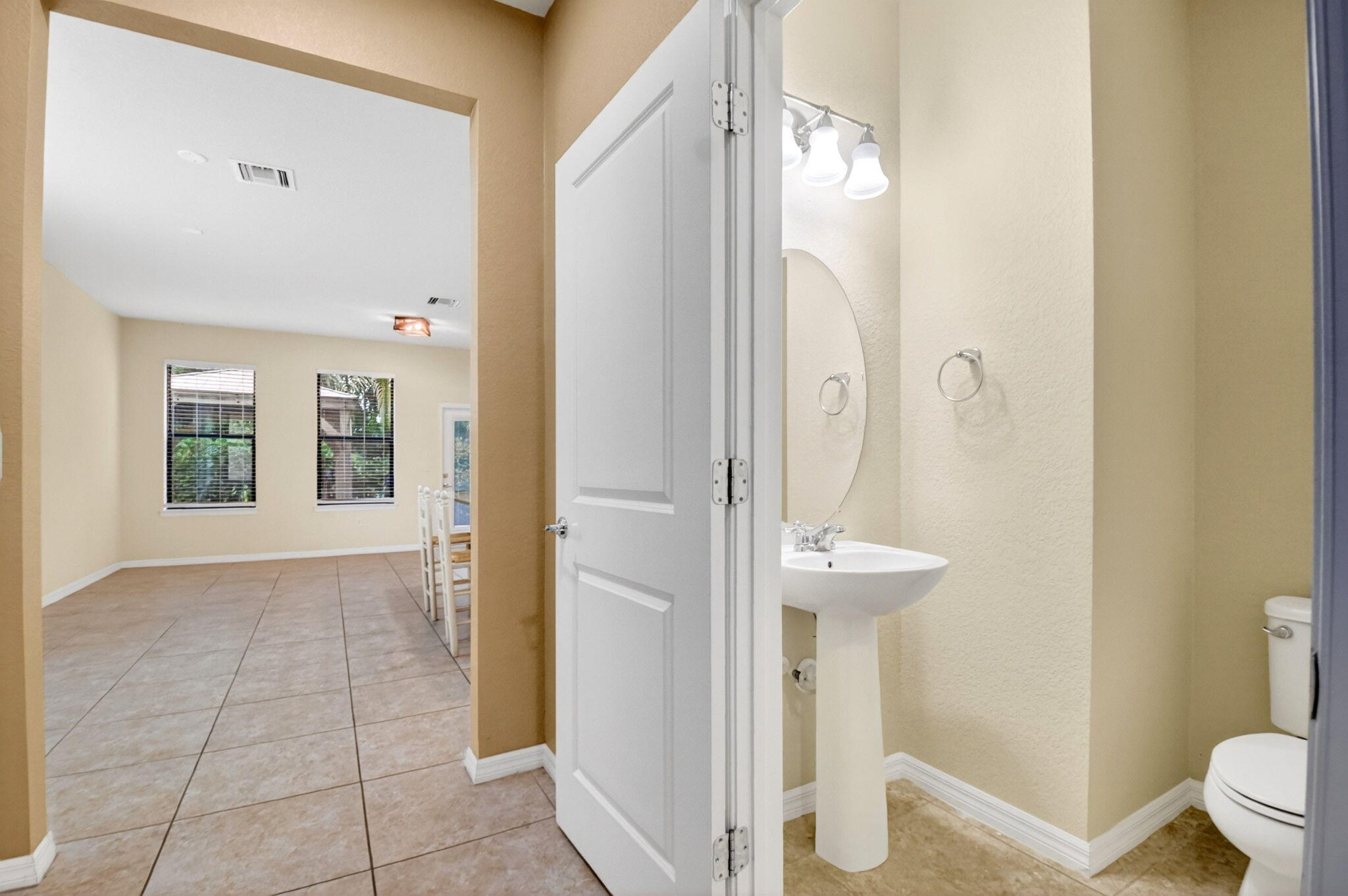 2833 Troubadour #2833, Palm Springs FL 33406