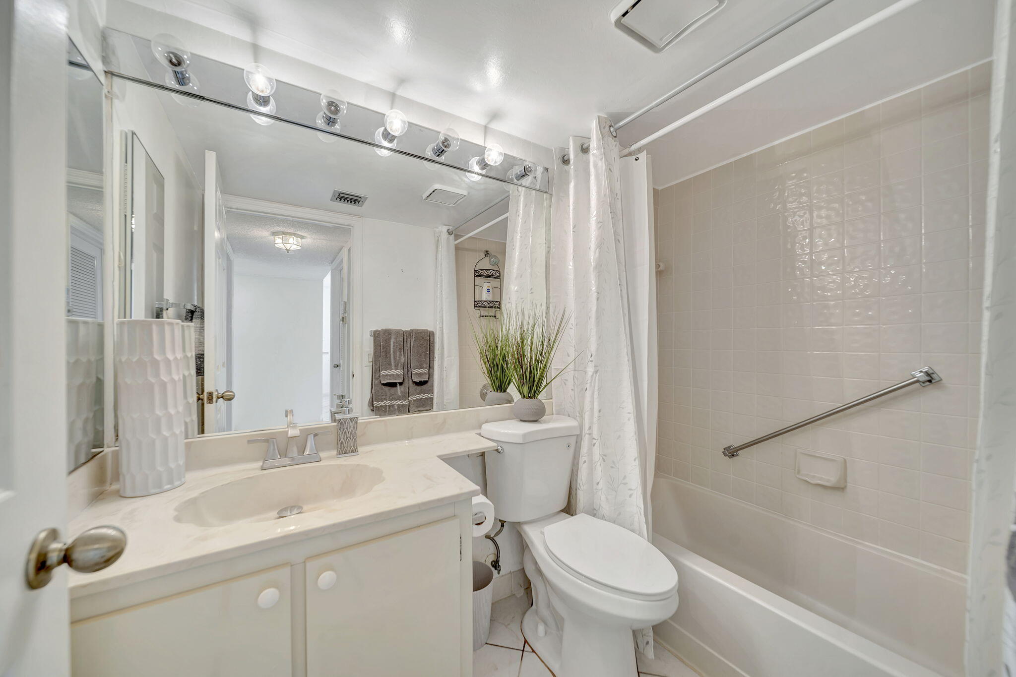 9485 N Belfort #308, Tamarac FL 33321