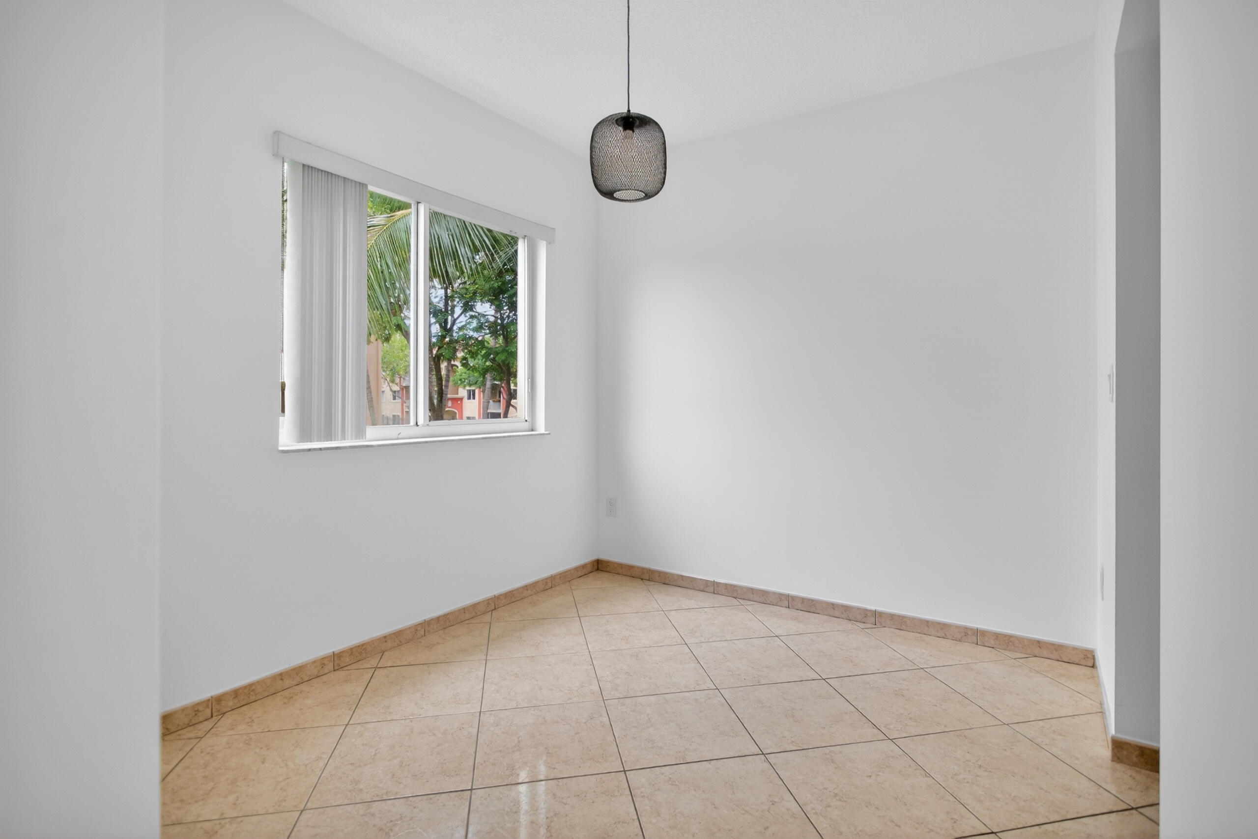 7085 Nova #232, Davie FL 33317