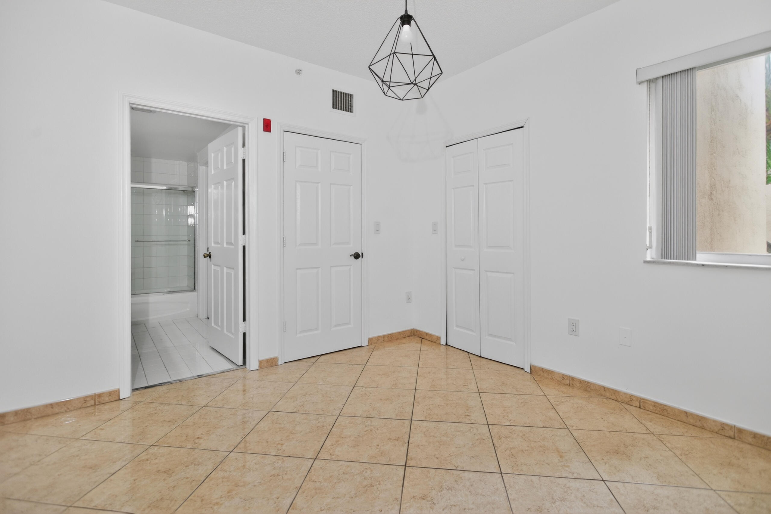 7085 Nova #232, Davie FL 33317