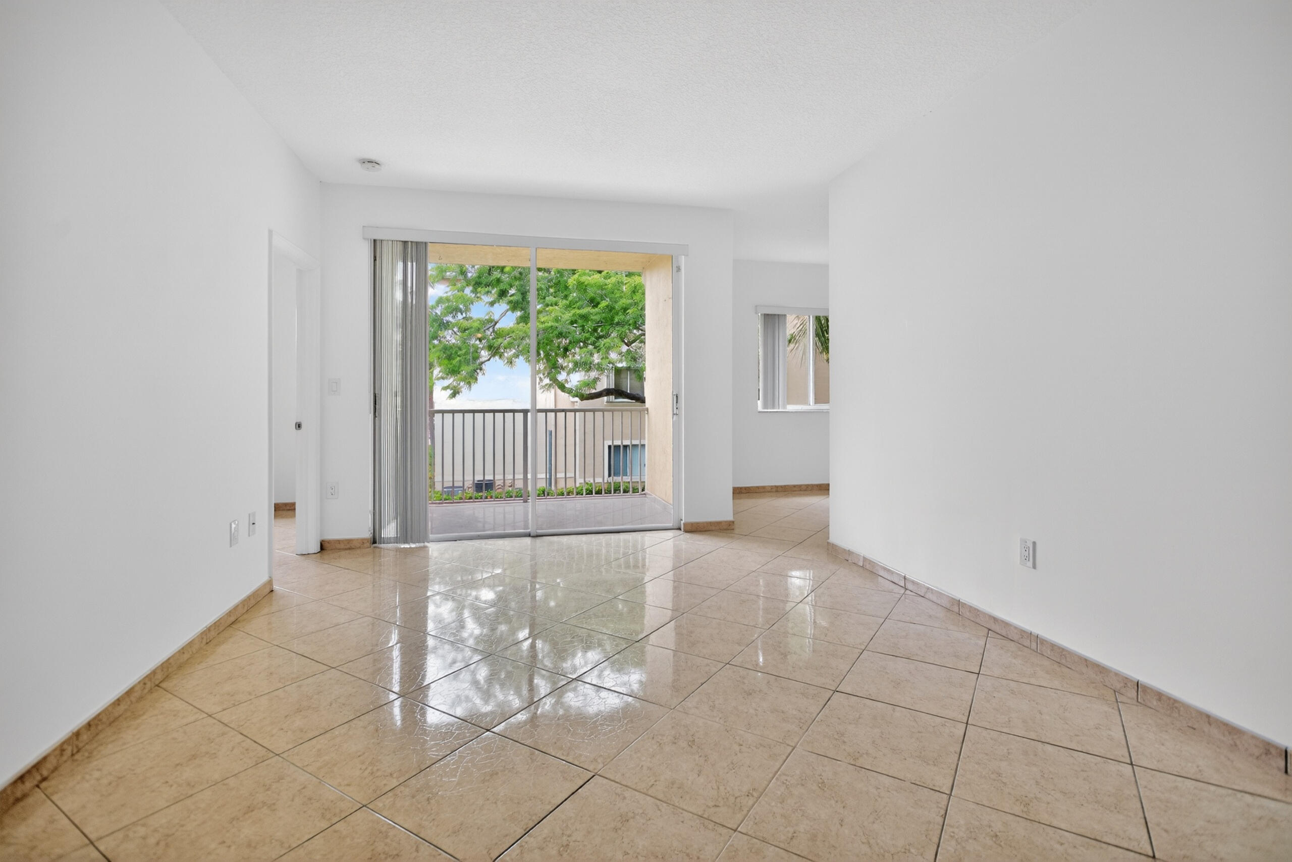 7085 Nova #232, Davie FL 33317