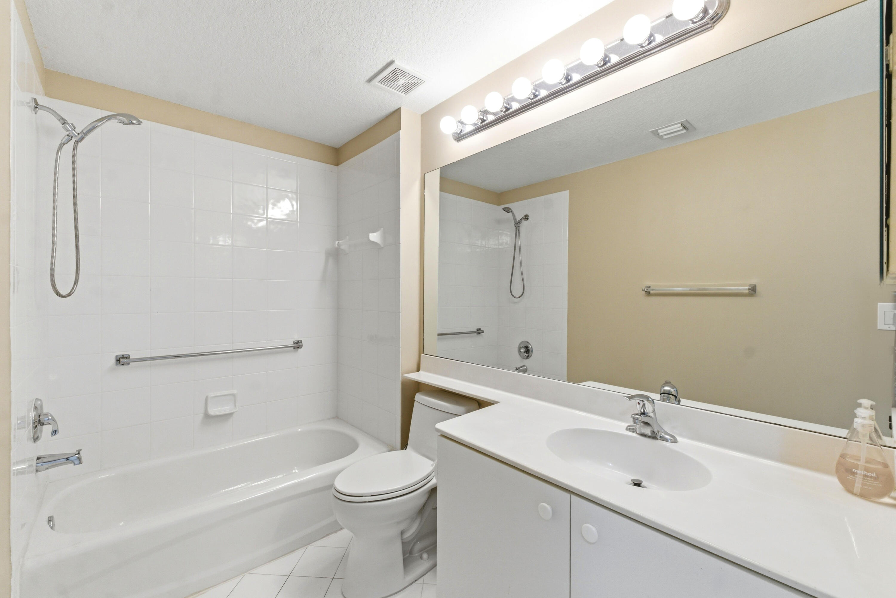 7765 Yardley #107, Tamarac FL 33321