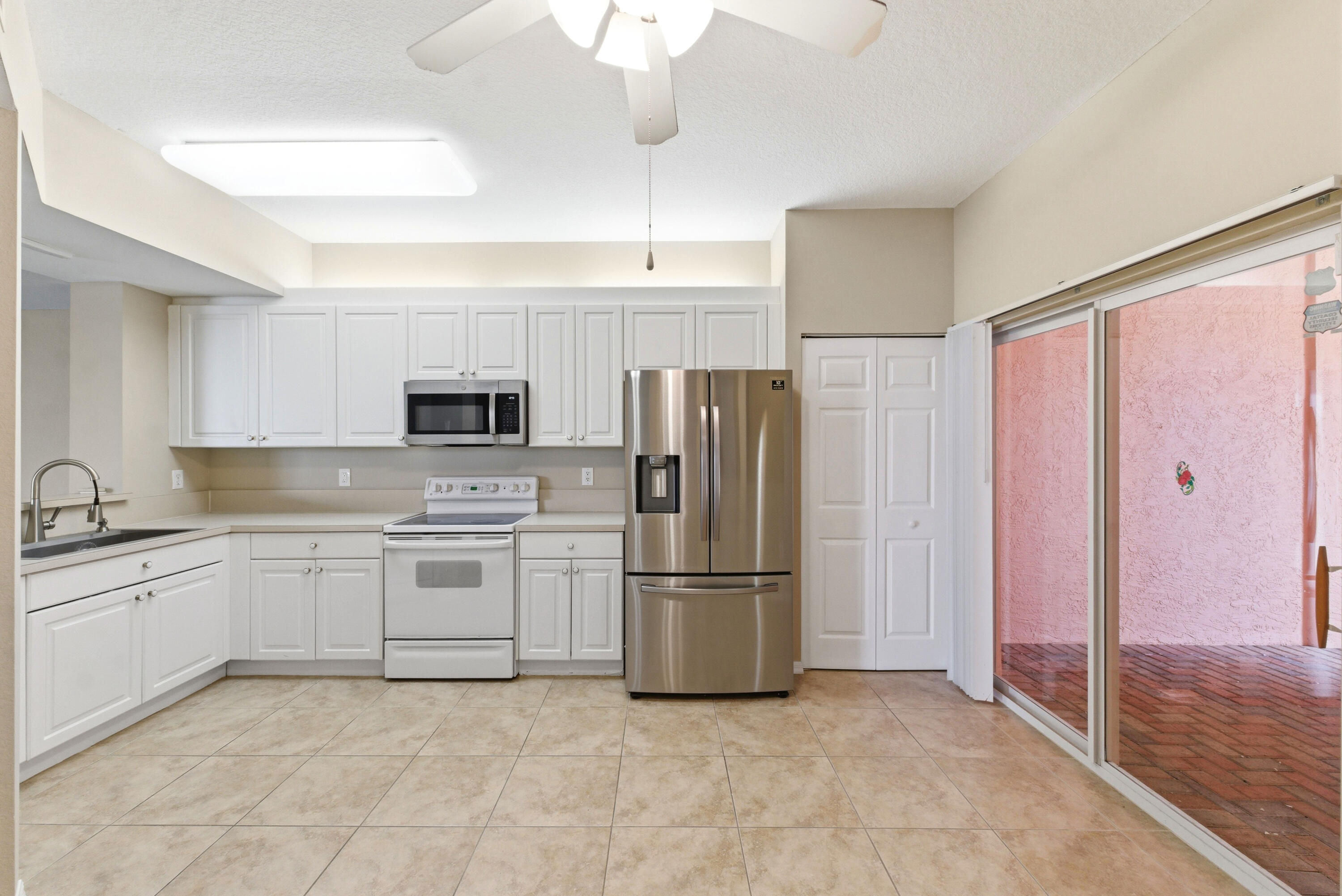 7765 Yardley #107, Tamarac FL 33321