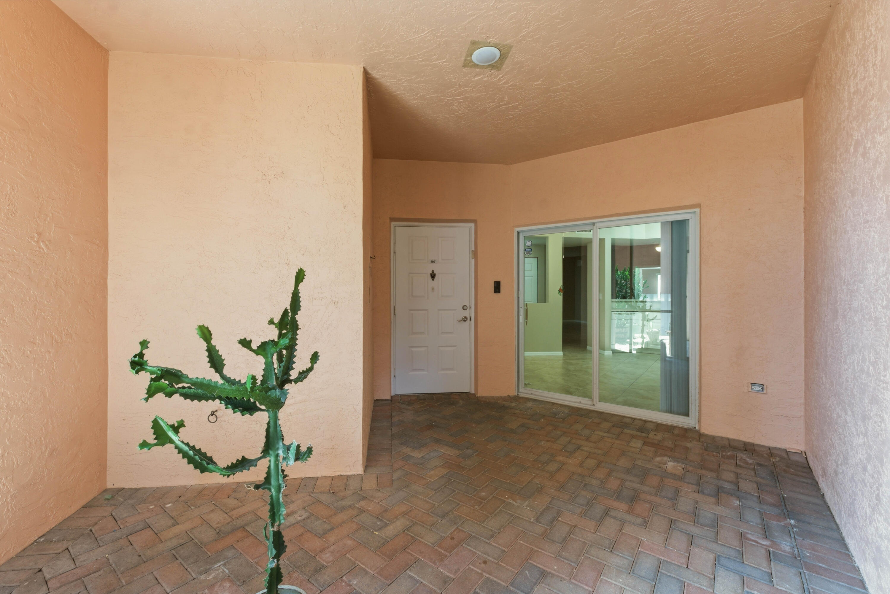 7765 Yardley #107, Tamarac FL 33321