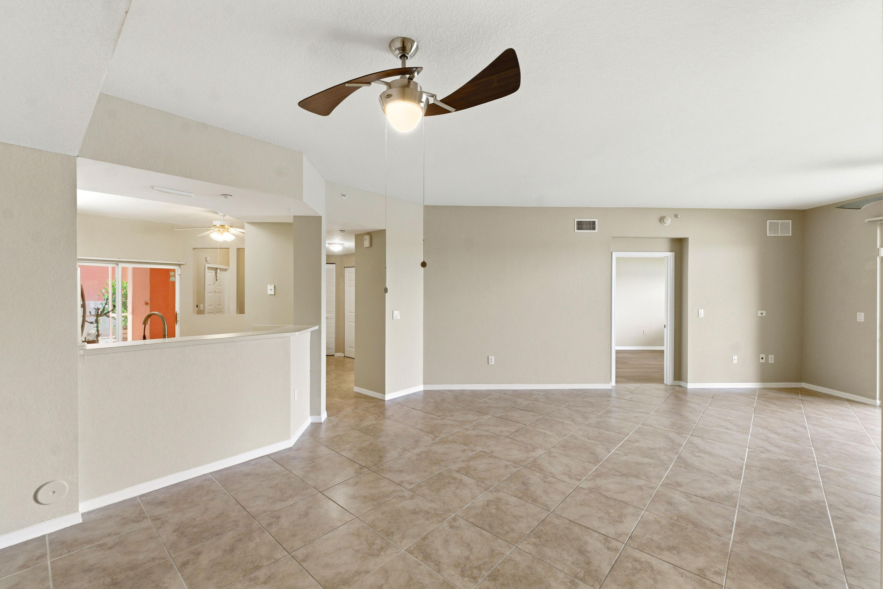 7765 Yardley #107, Tamarac FL 33321
