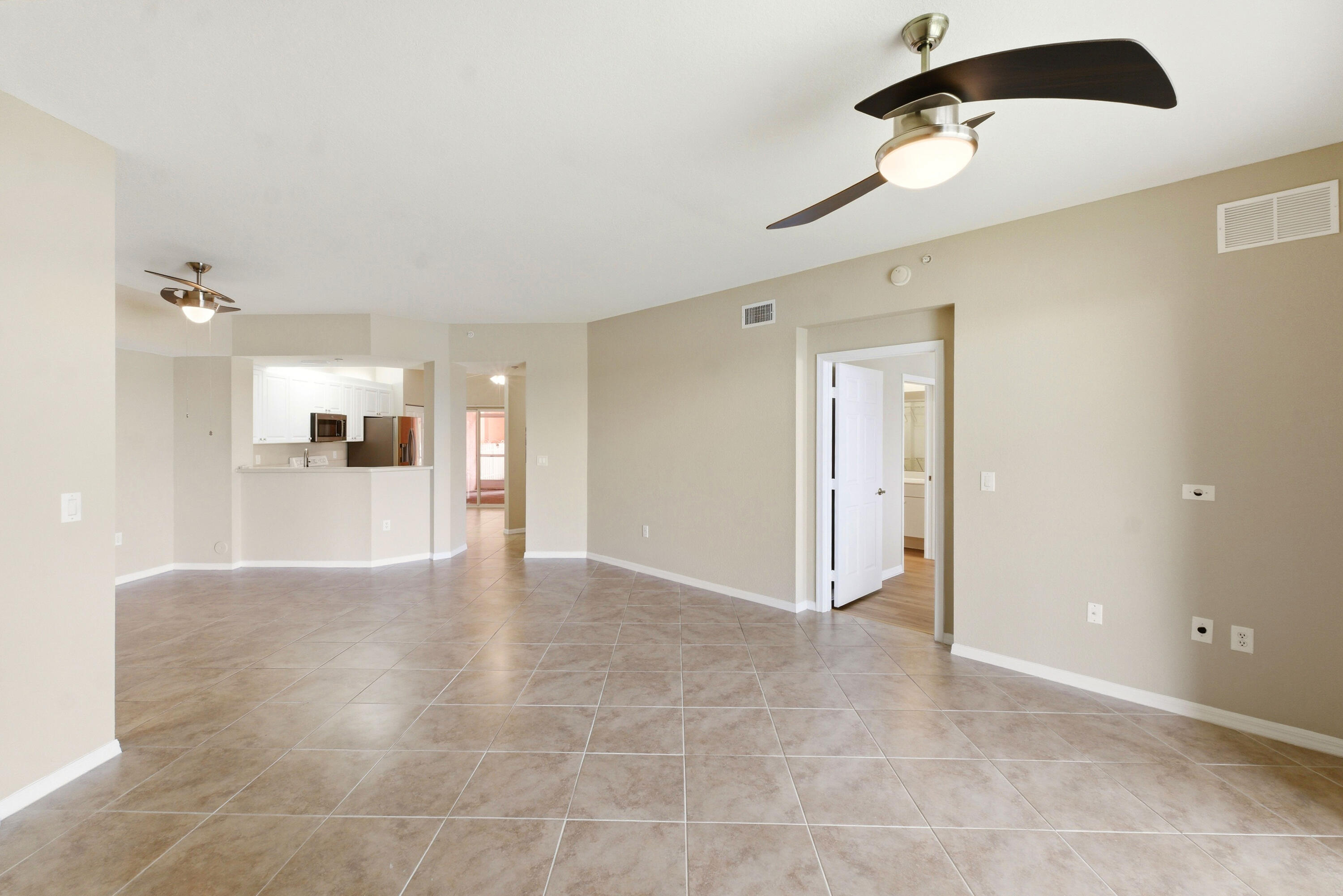7765 Yardley #107, Tamarac FL 33321