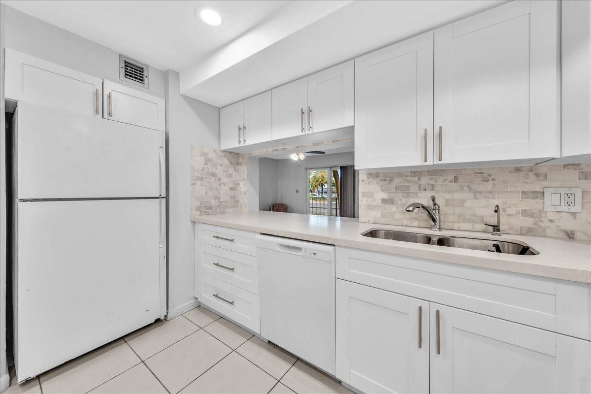 3909 N Ocean #113, Fort Lauderdale FL 33308