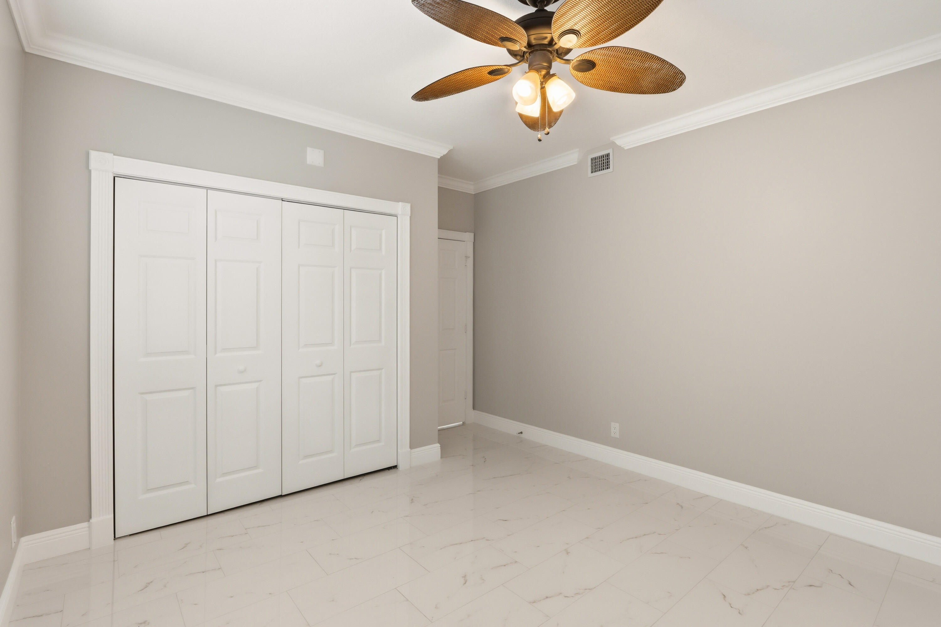 220 Lake #206, Palm Beach Shores FL 33404