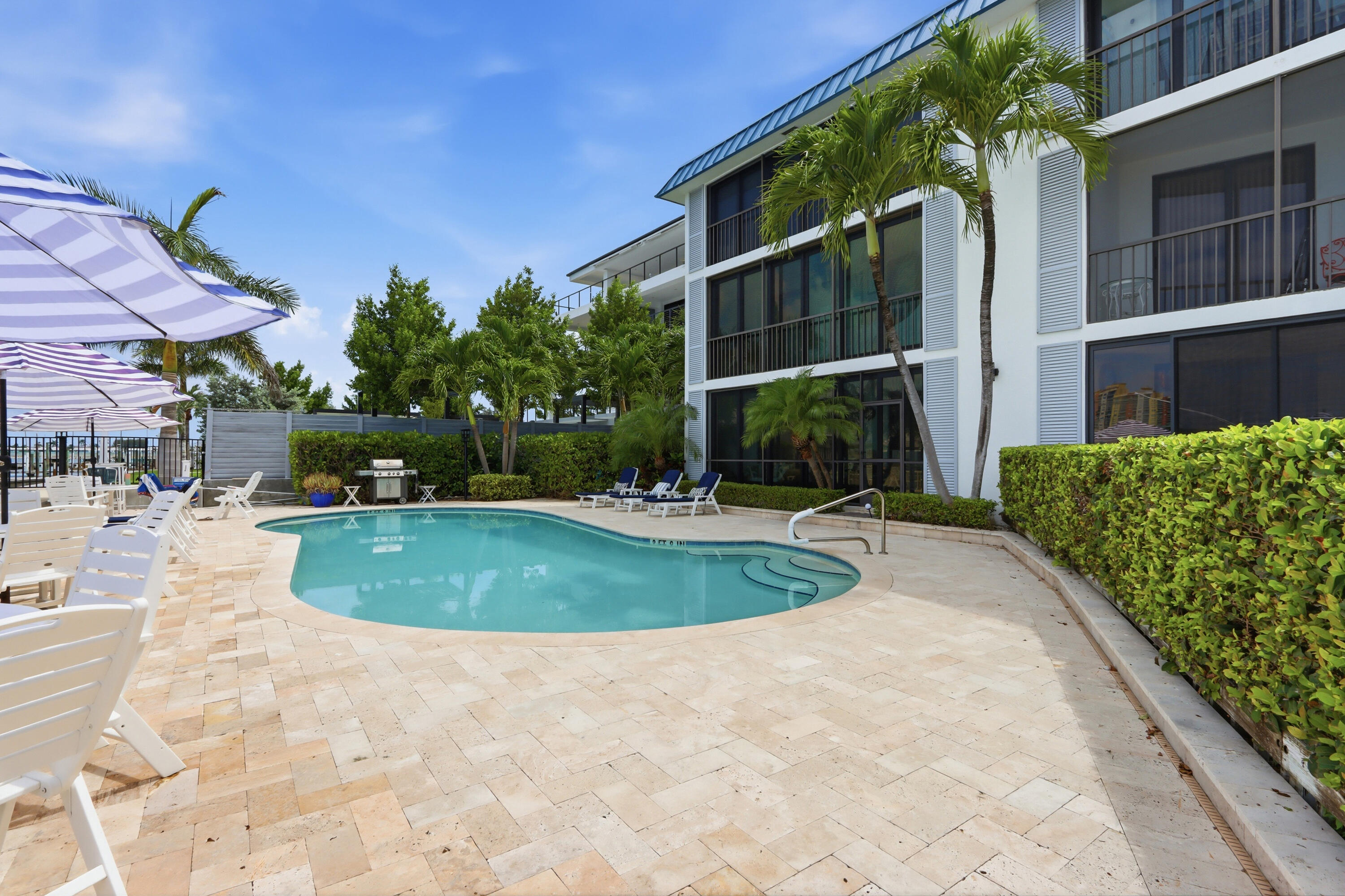 220 Lake #206, Palm Beach Shores FL 33404