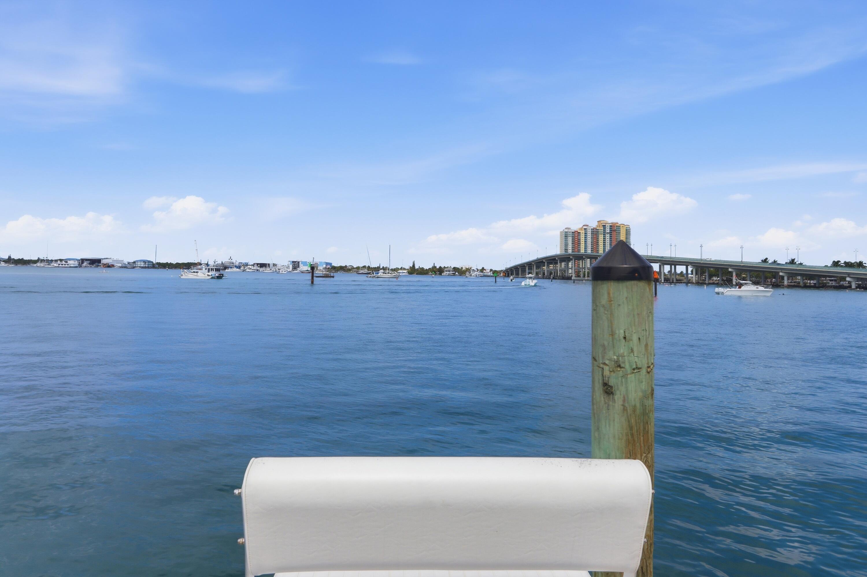 220 Lake #206, Palm Beach Shores FL 33404