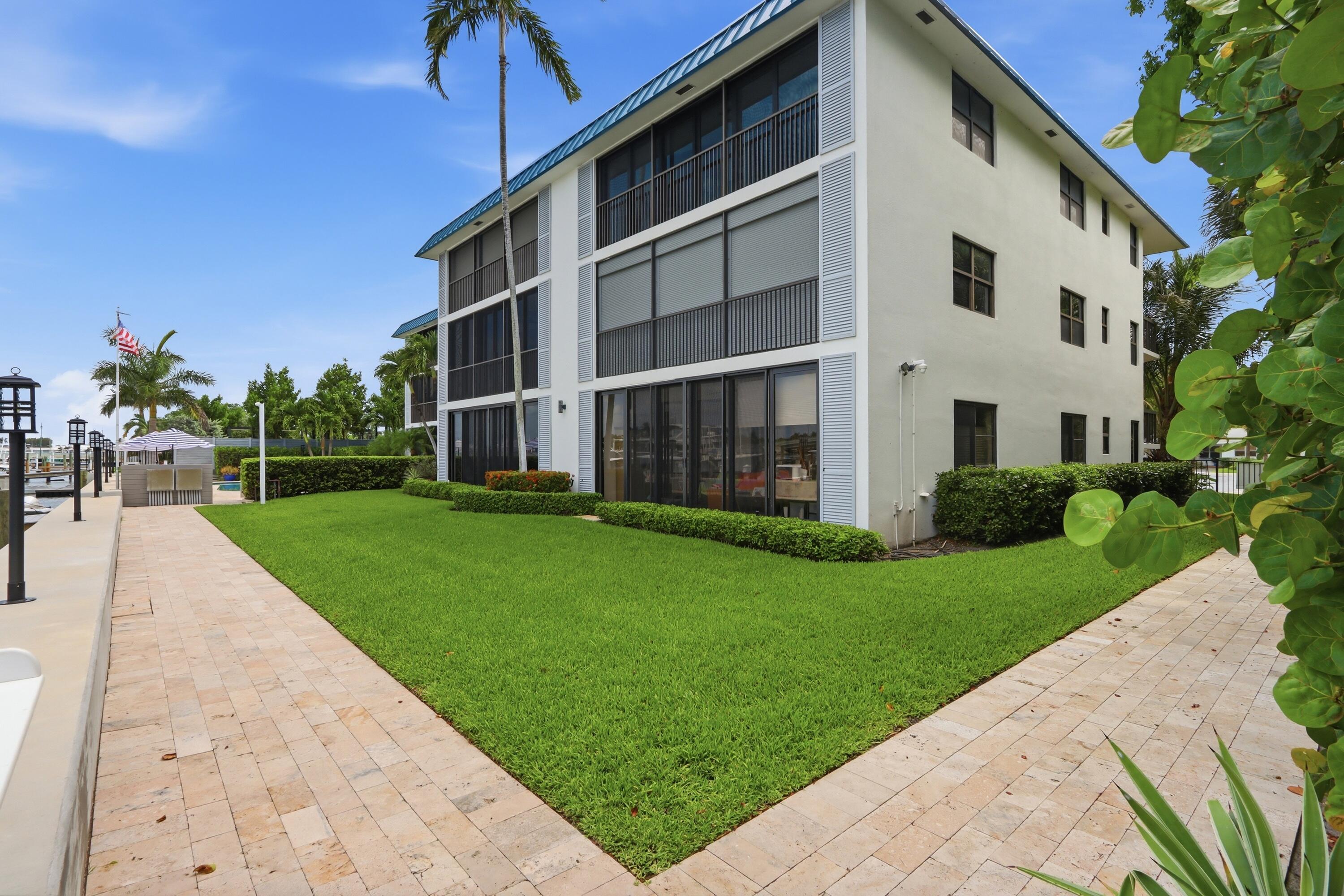 220 Lake #206, Palm Beach Shores FL 33404