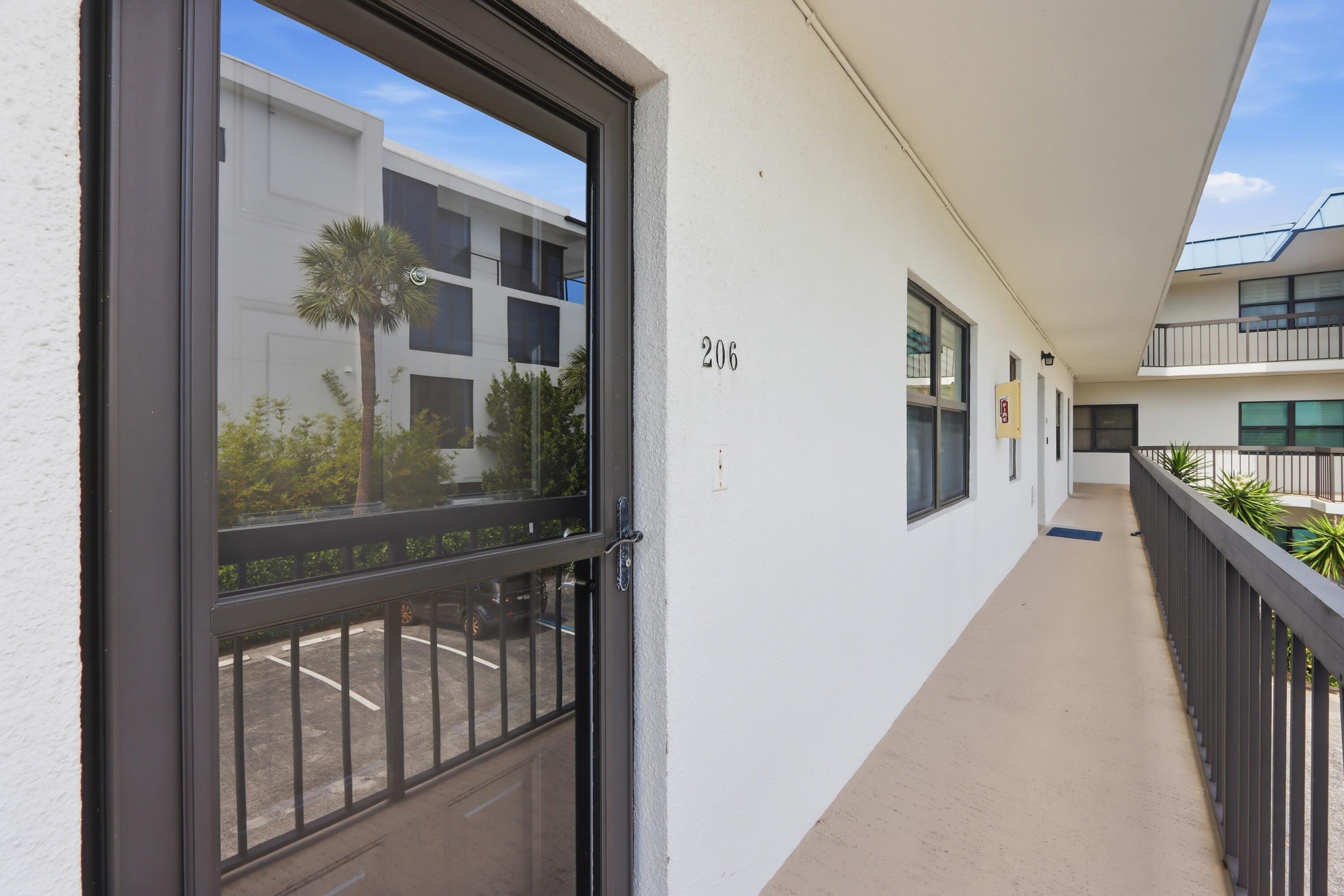 220 Lake #206, Palm Beach Shores FL 33404