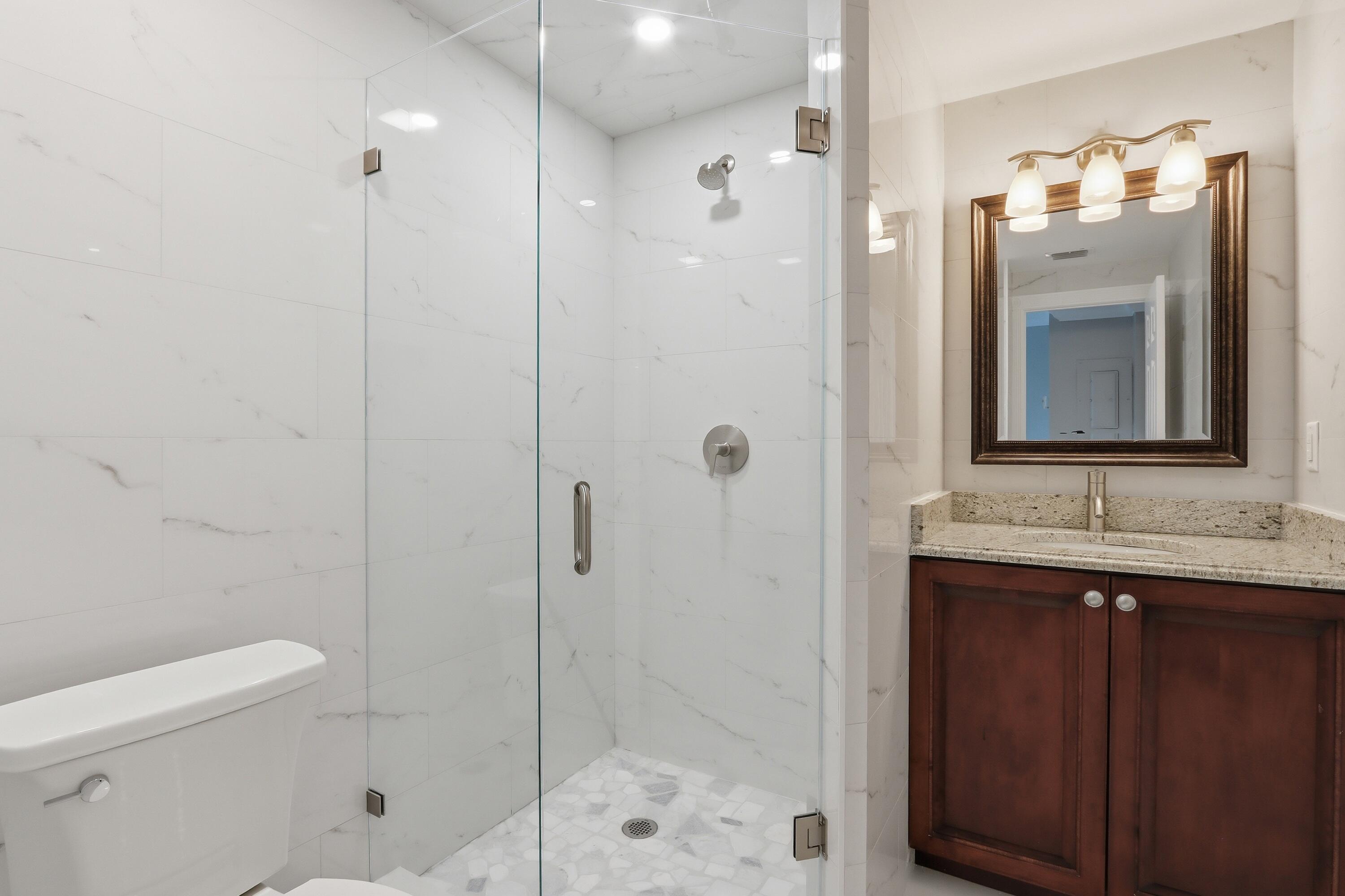220 Lake #206, Palm Beach Shores FL 33404