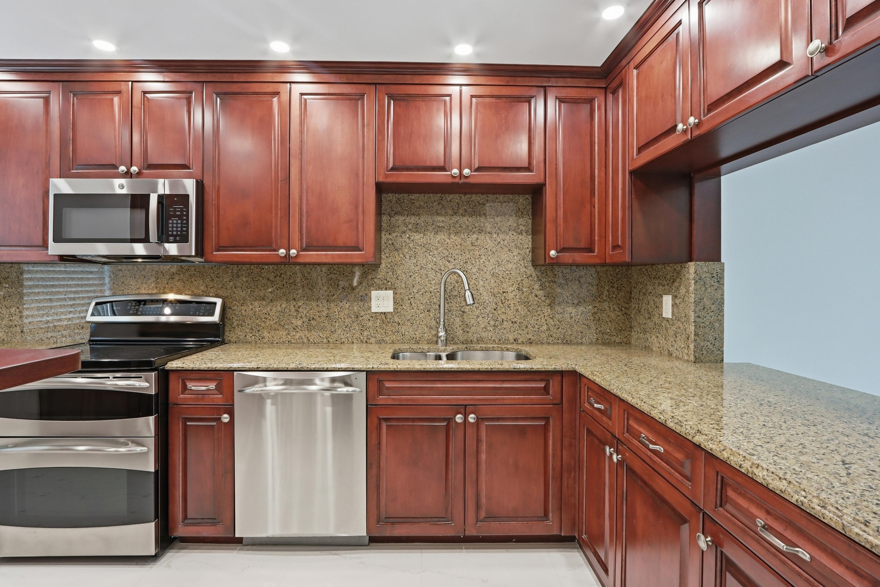 220 Lake #206, Palm Beach Shores FL 33404