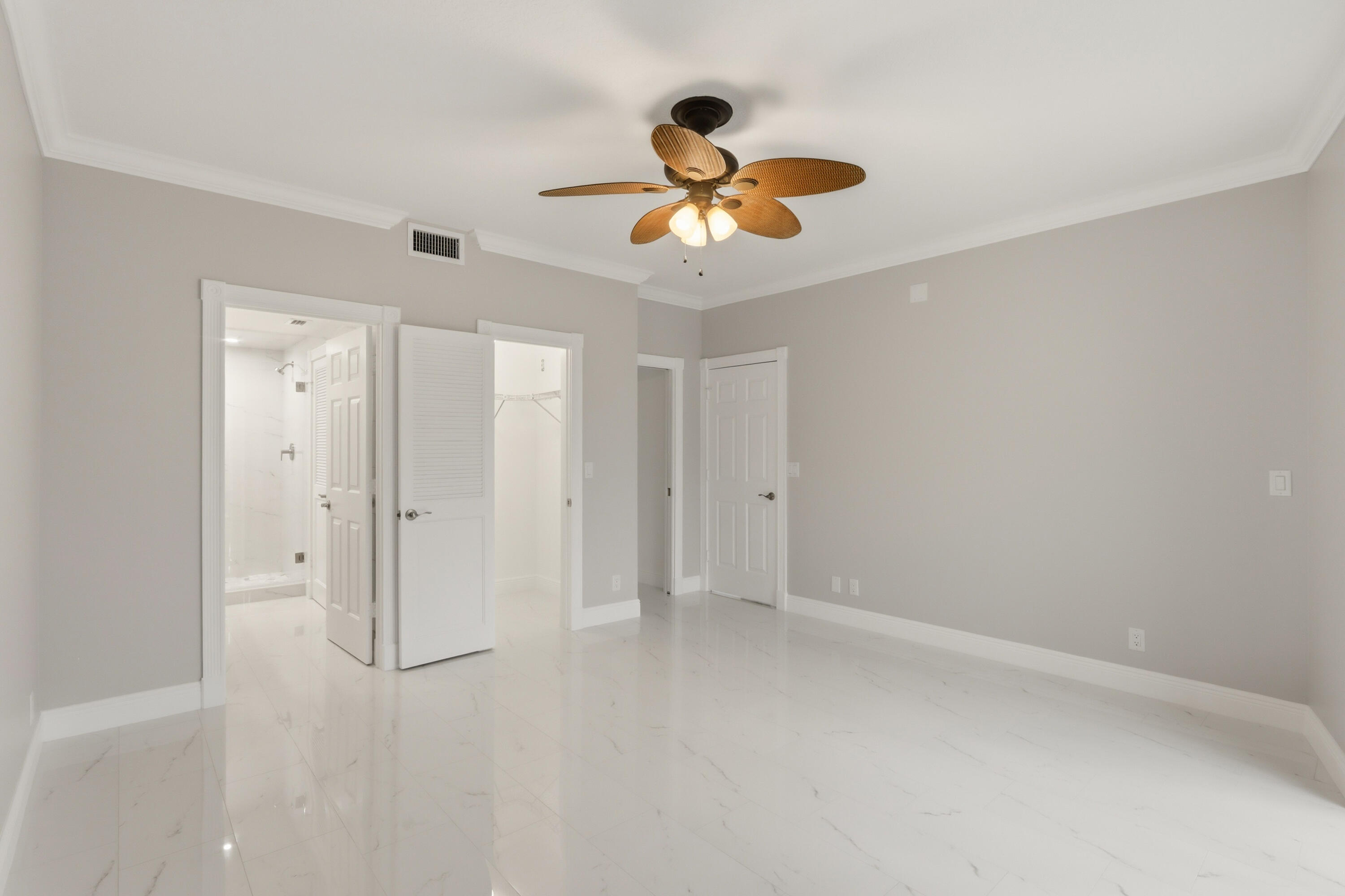 220 Lake #206, Palm Beach Shores FL 33404