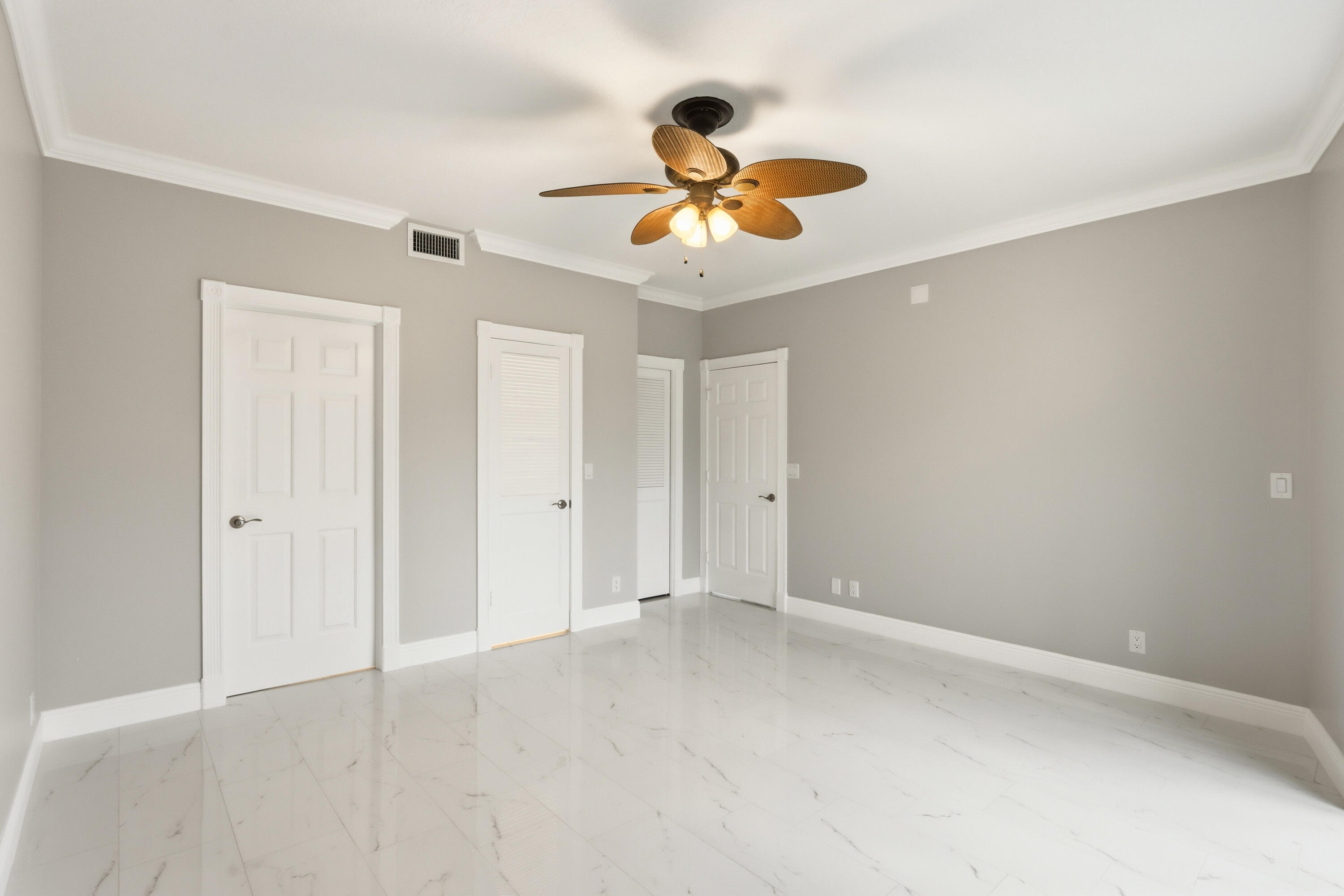 220 Lake #206, Palm Beach Shores FL 33404