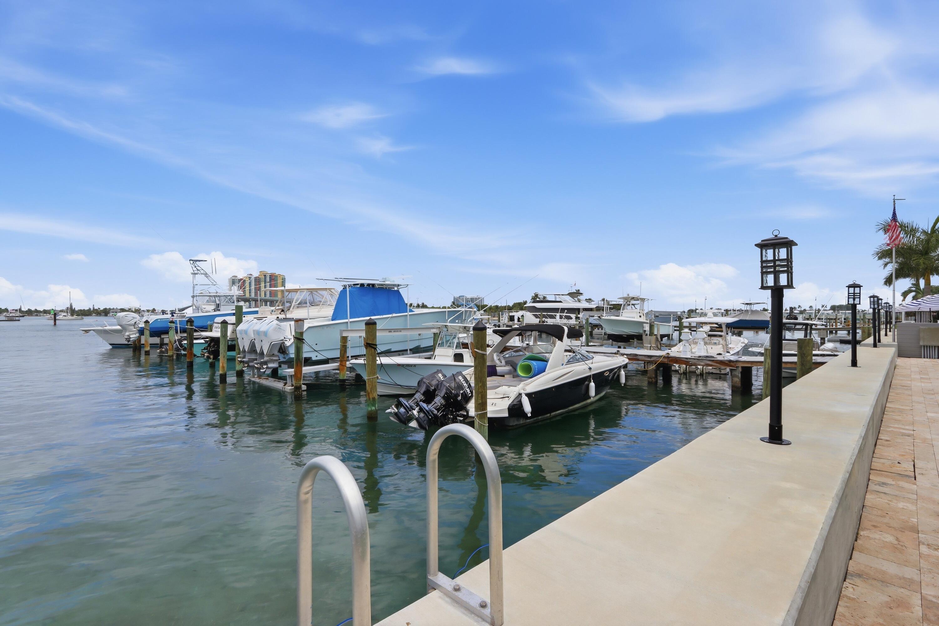 220 Lake #206, Palm Beach Shores FL 33404
