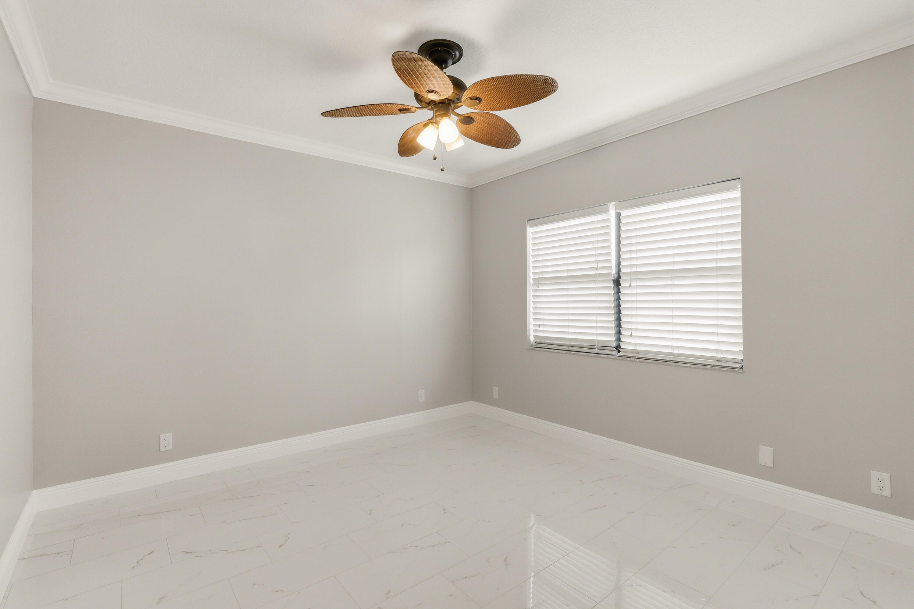 220 Lake #206, Palm Beach Shores FL 33404