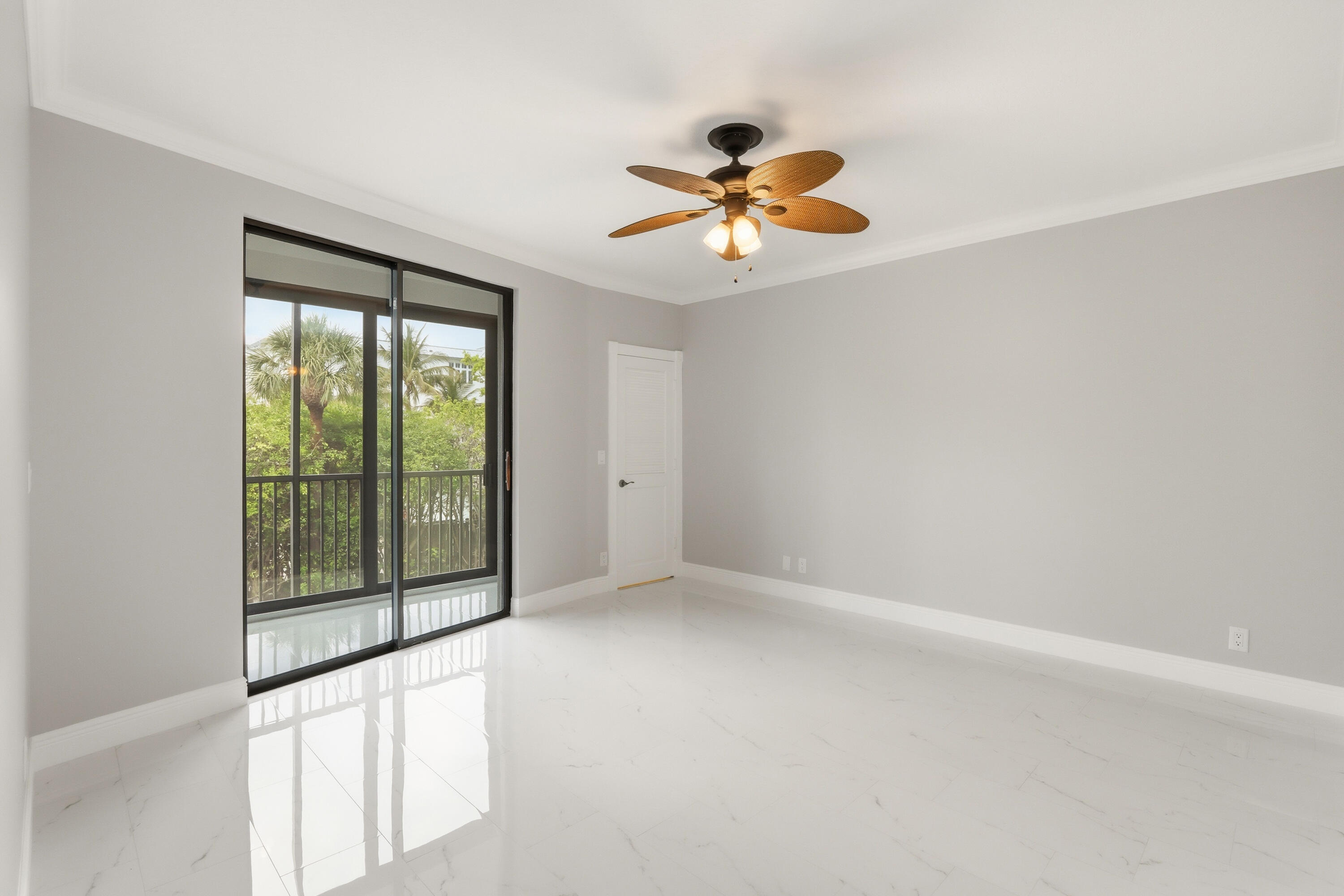 220 Lake #206, Palm Beach Shores FL 33404